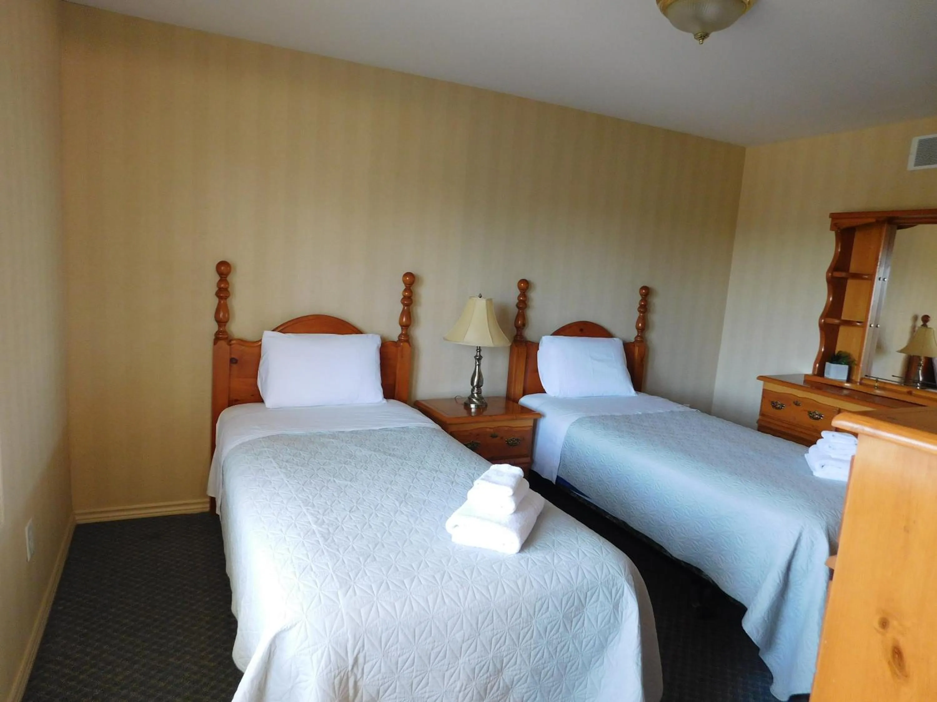 Bed in Rainbow Bed & Breakfast