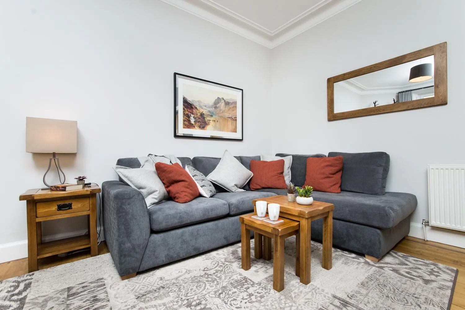 Beautiful, Traditional 2 Bedroom Main Door Flat