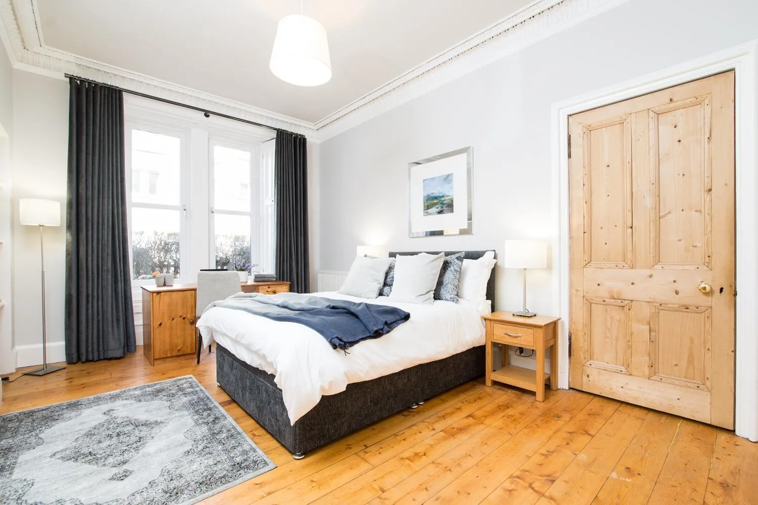 Beautiful, Traditional 2 Bedroom Main Door Flat