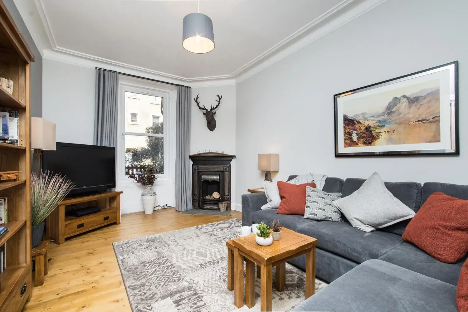 Beautiful, Traditional 2 Bedroom Main Door Flat Beautiful, Traditional 2 Bedroom Main Door Flat