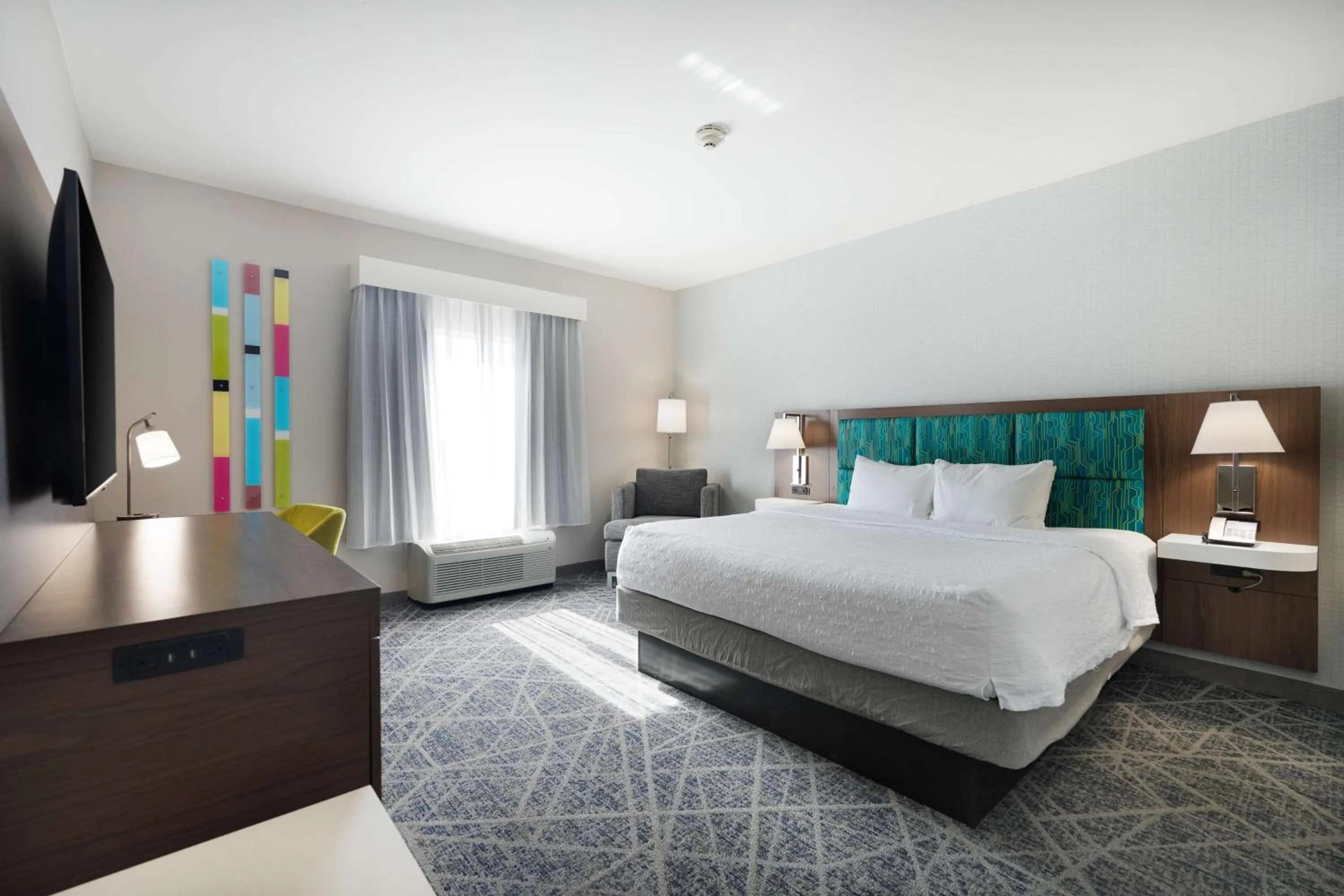 Bed in Hampton Inn and Suites Tulsa Central