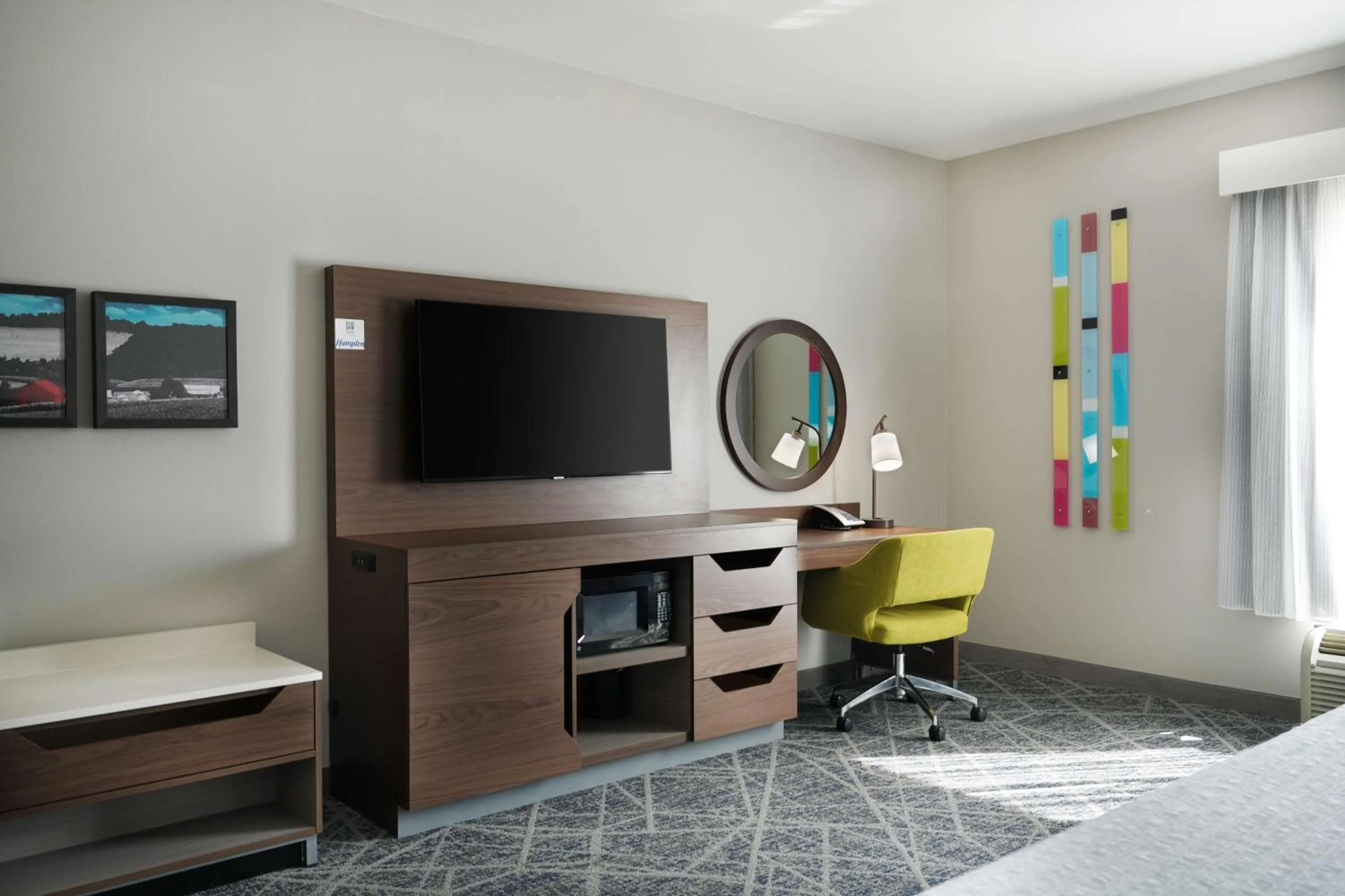 Bedroom, Bed in Hampton Inn and Suites Tulsa Central