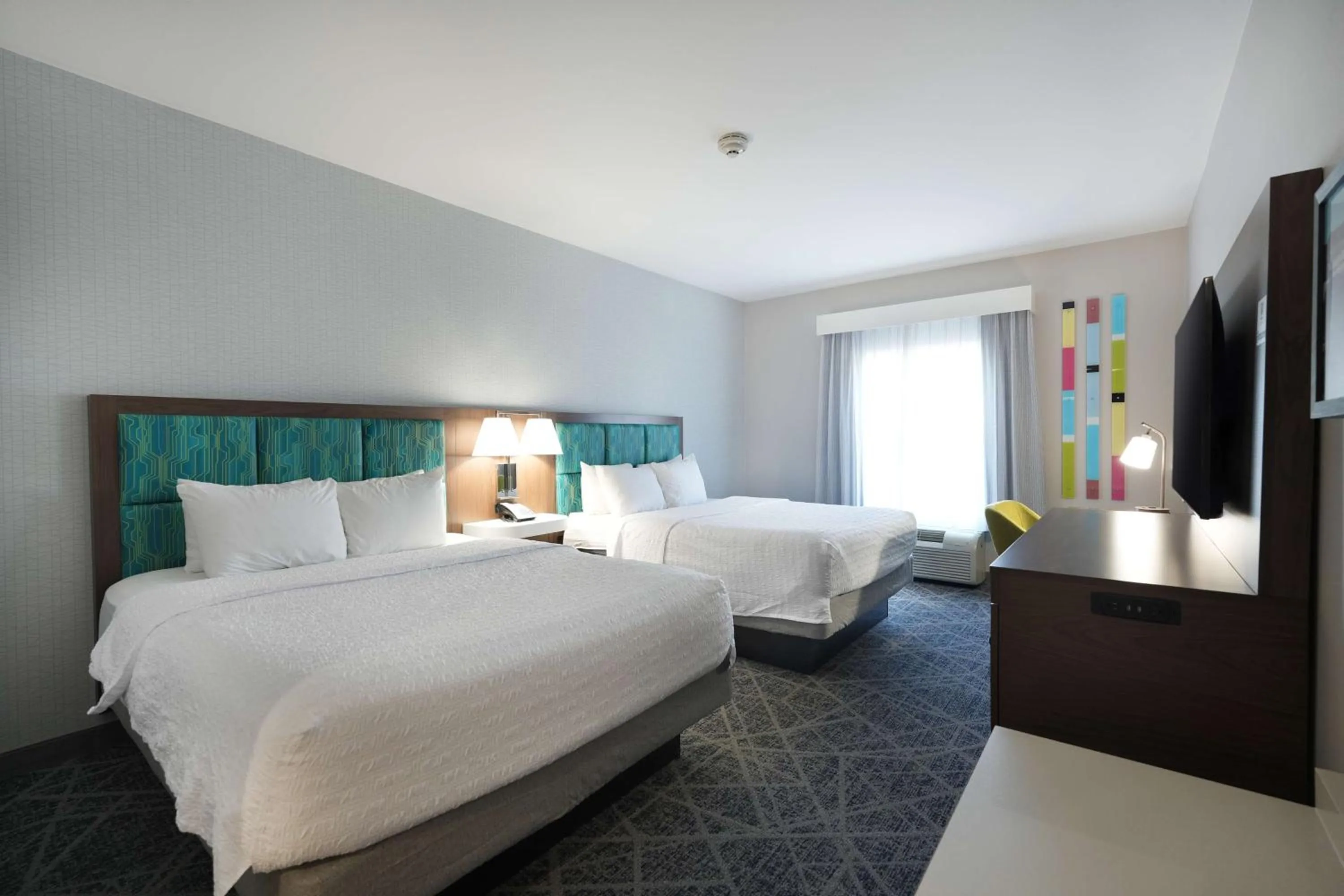 Bed in Hampton Inn and Suites Tulsa Central