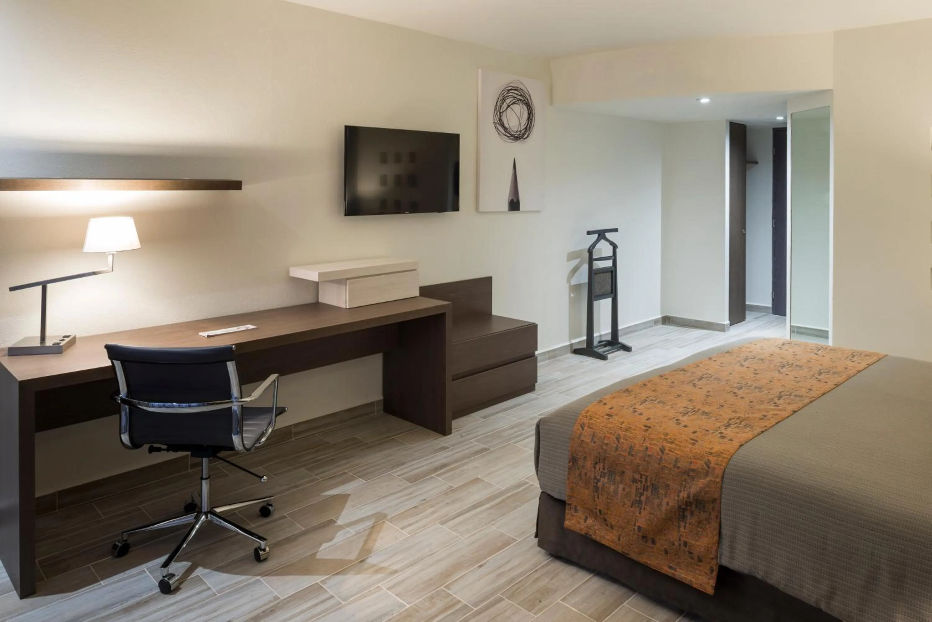 Photo of the whole room, Bed in Real Inn San Luis Potosi