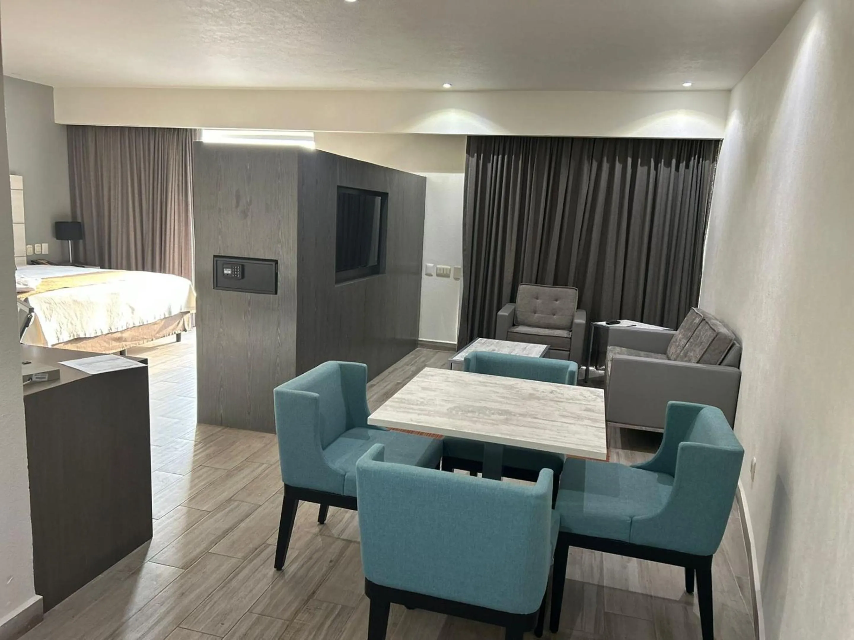 Photo of the whole room in Real Inn San Luis Potosi