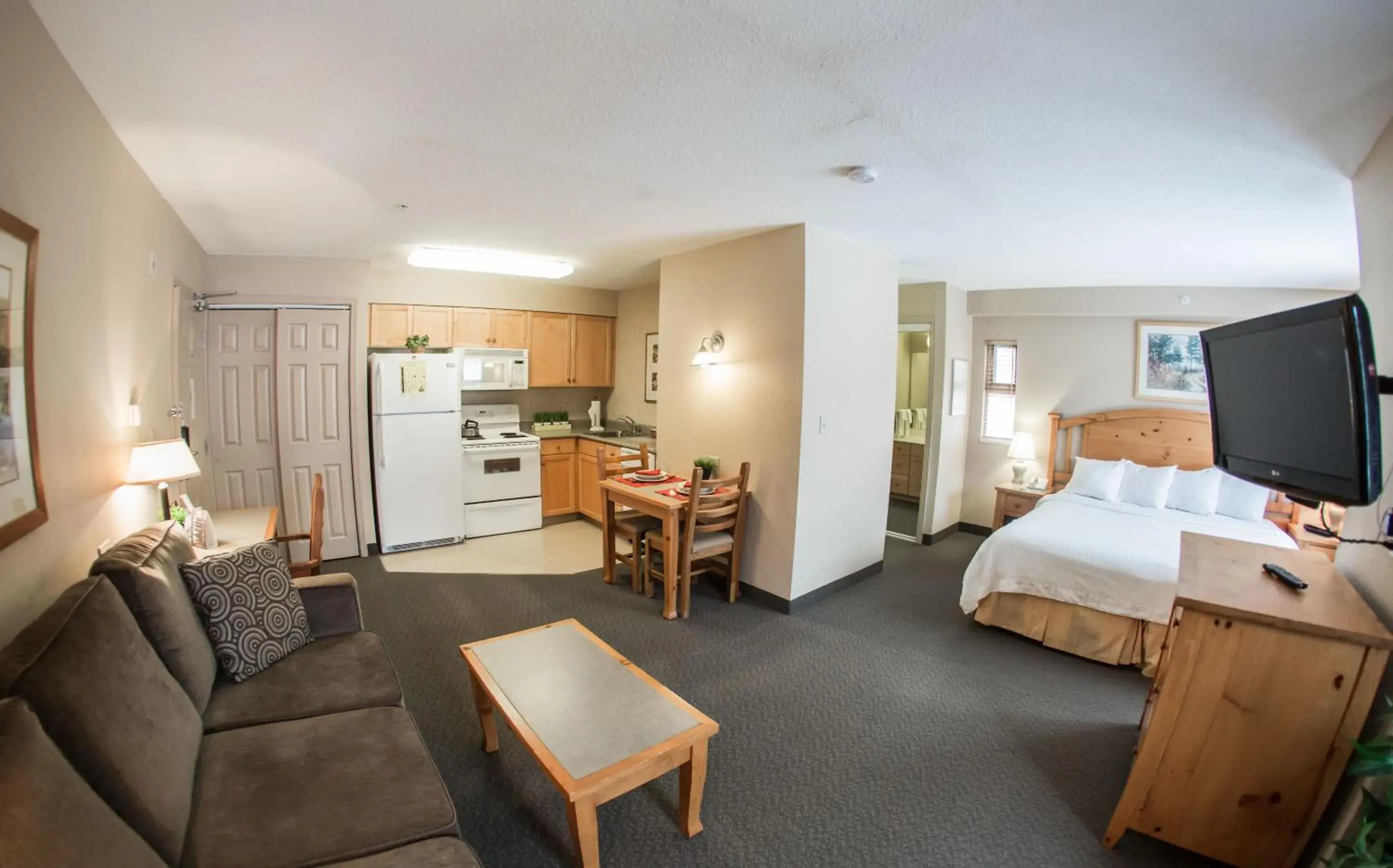 Photo of the whole room, Bed in Trickle Creek Lodge Photo of the whole room, Bed in Trickle Creek Lodge