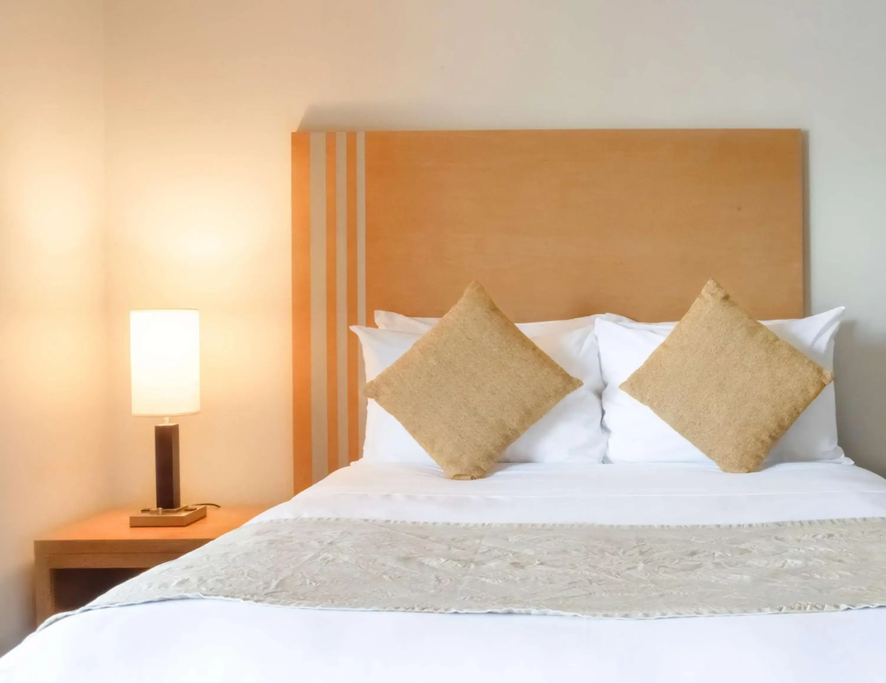 Bedroom, Bed in Coast Osoyoos Beach Hotel Bedroom, Bed in Coast Osoyoos Beach Hotel