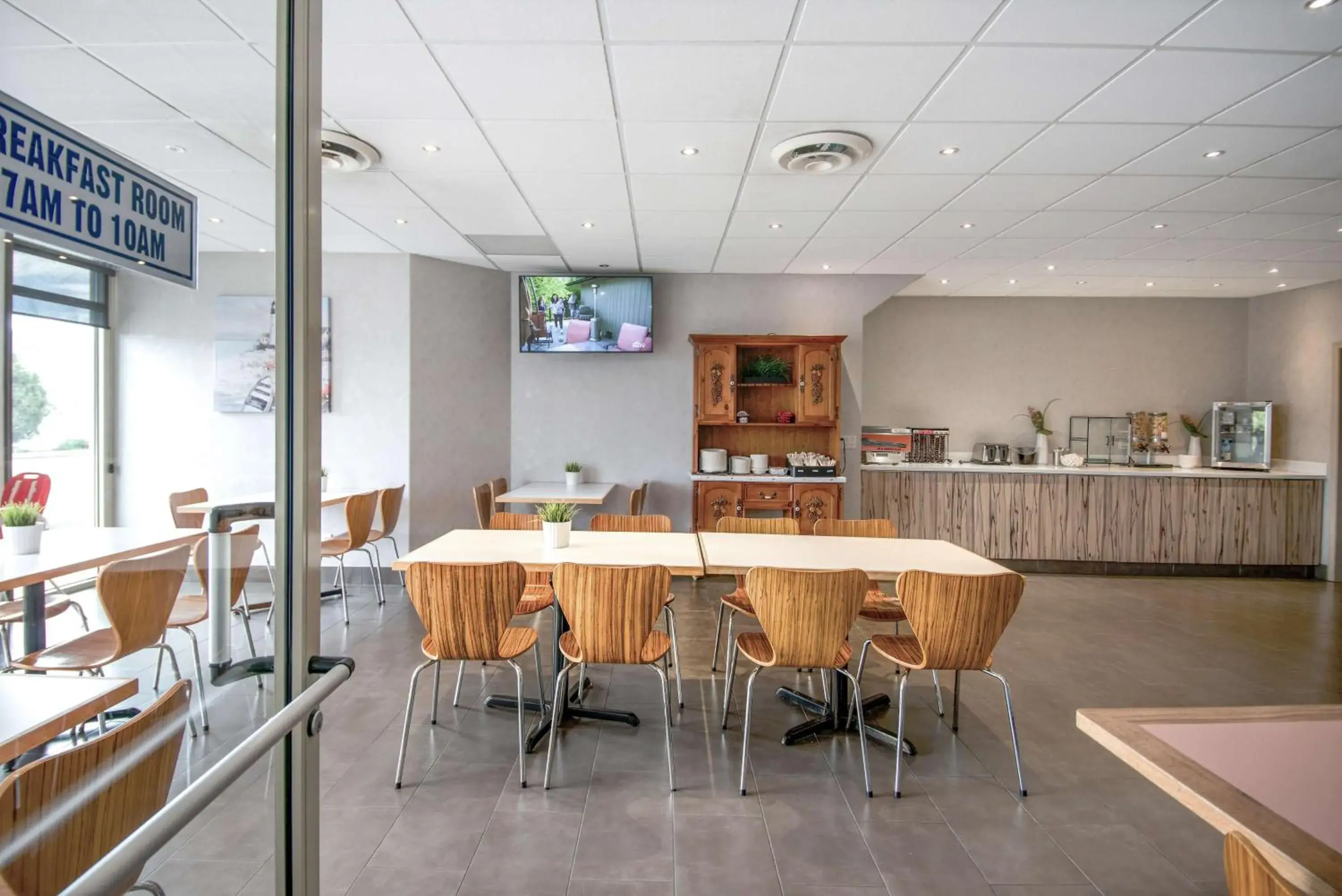 Breakfast in Coast Osoyoos Beach Hotel Breakfast in Coast Osoyoos Beach Hotel