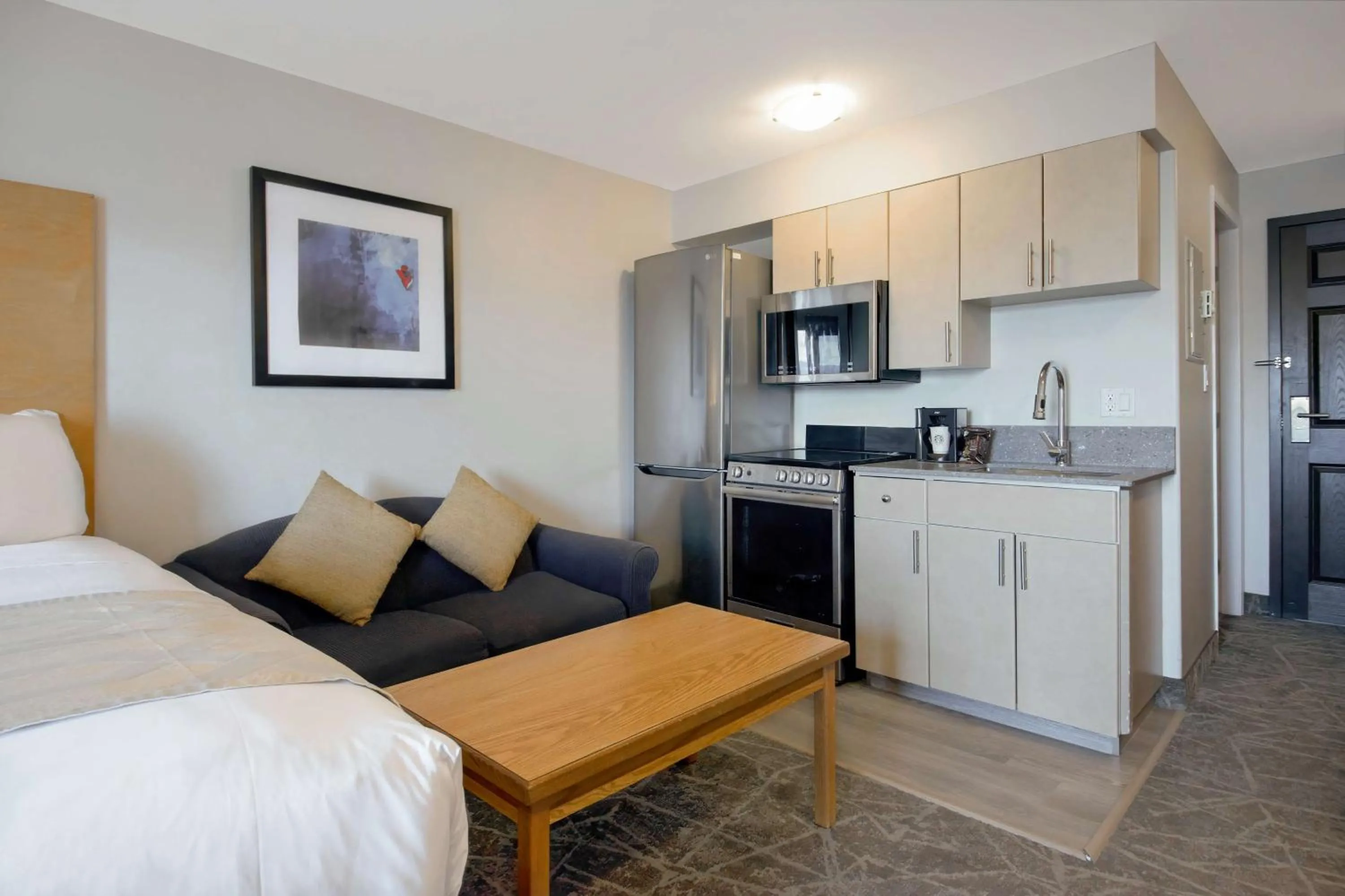 Photo of the whole room, Bed in Coast Osoyoos Beach Hotel