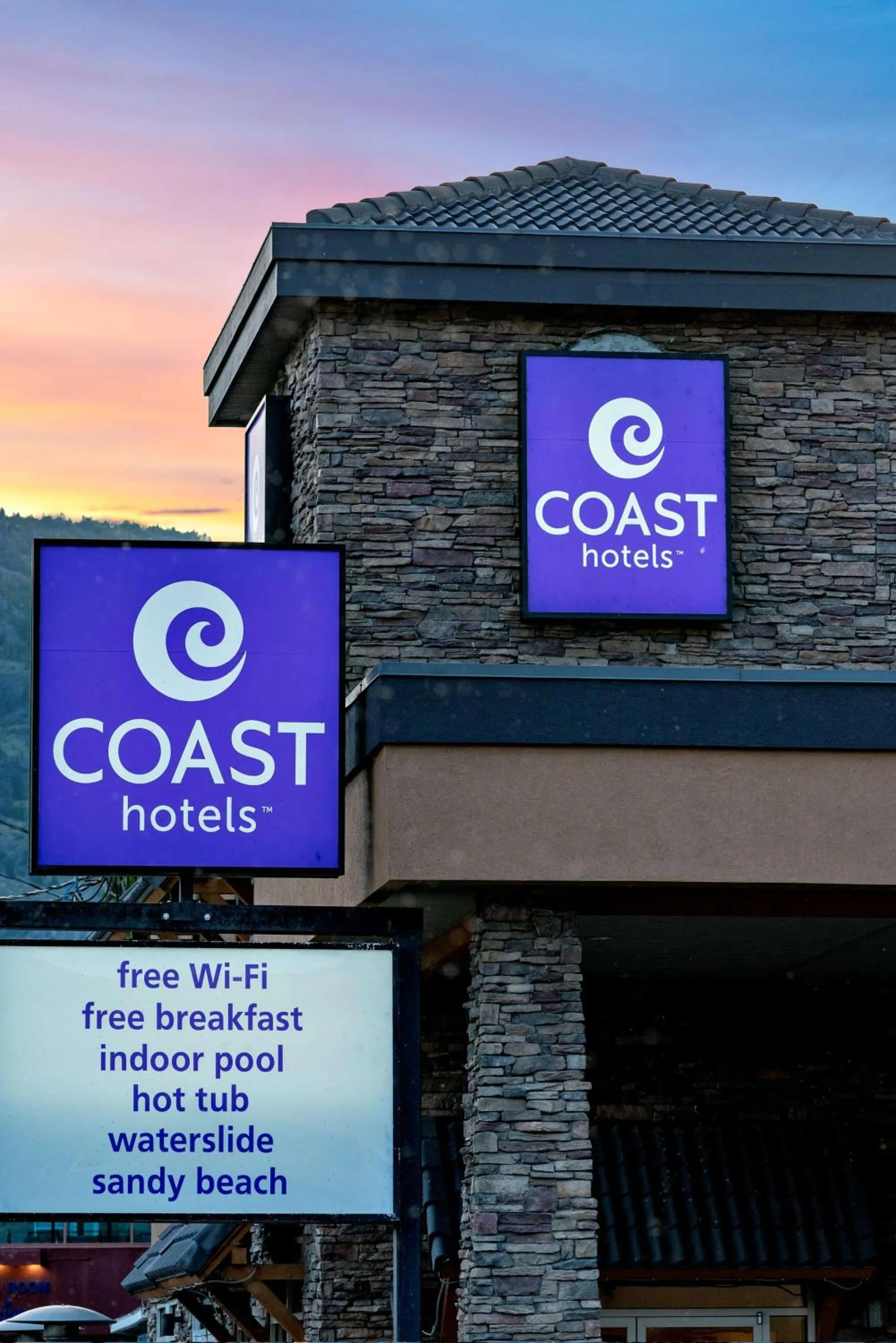 Property building in Coast Osoyoos Beach Hotel