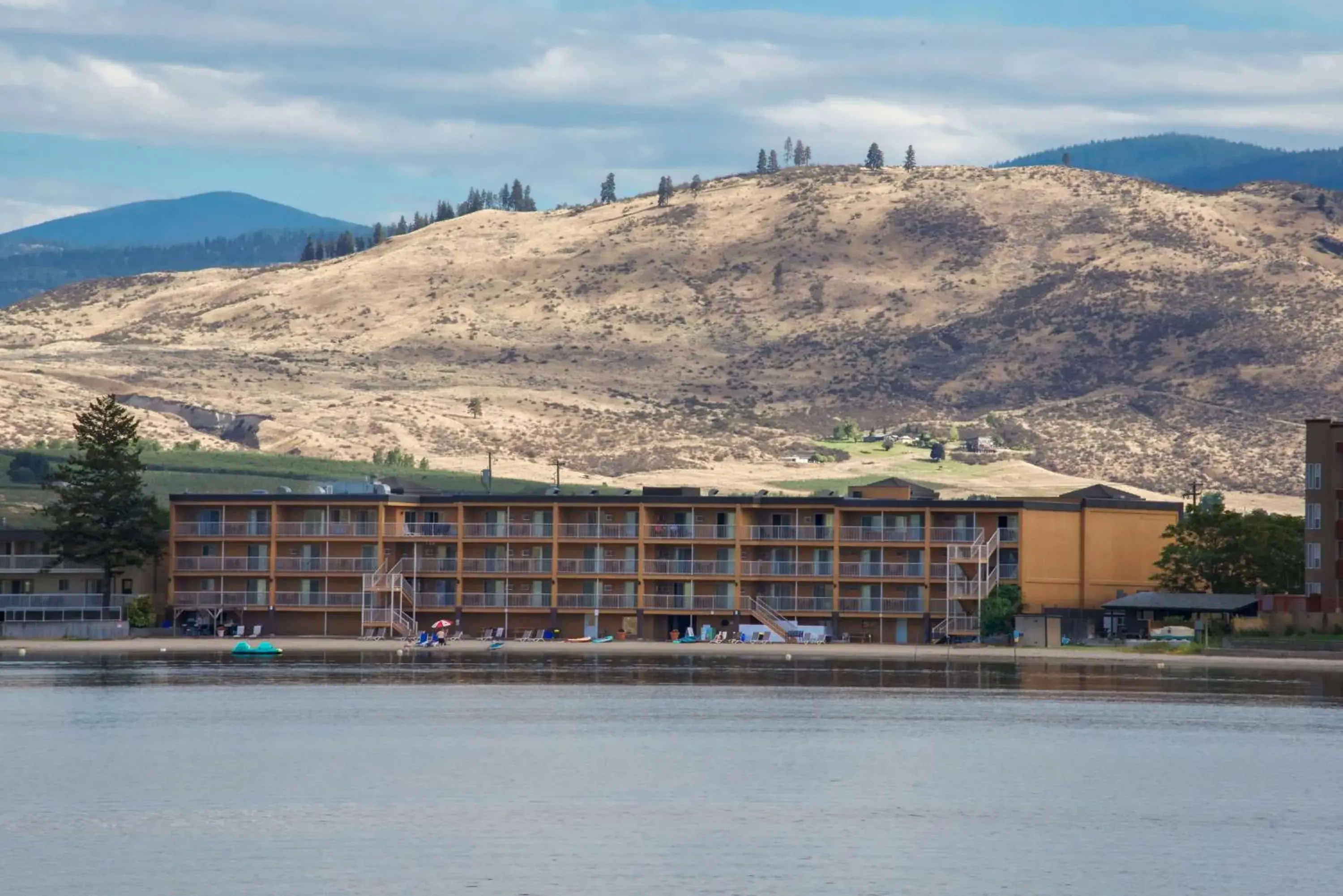 Property building in Coast Osoyoos Beach Hotel Property building in Coast Osoyoos Beach Hotel