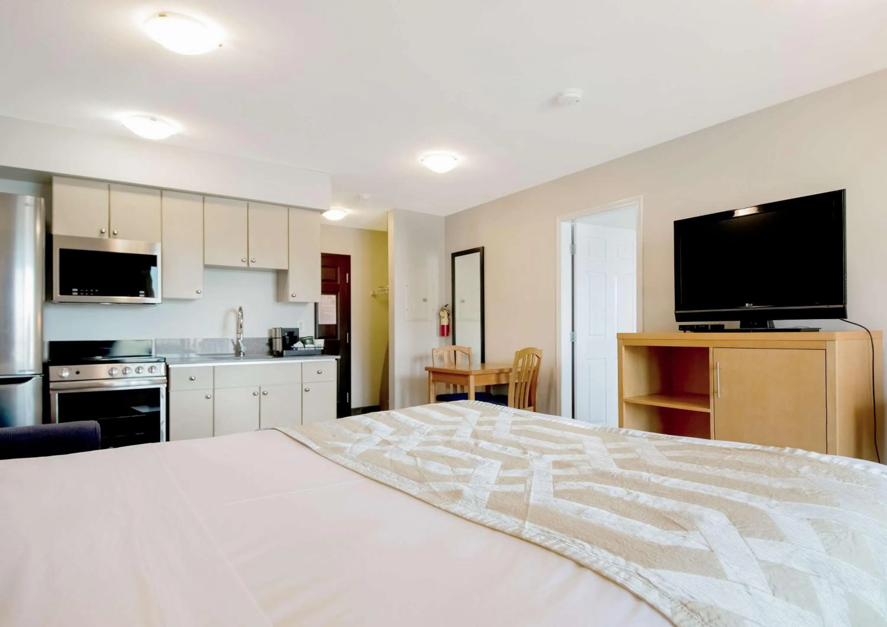 Photo of the whole room, Bed in Coast Osoyoos Beach Hotel