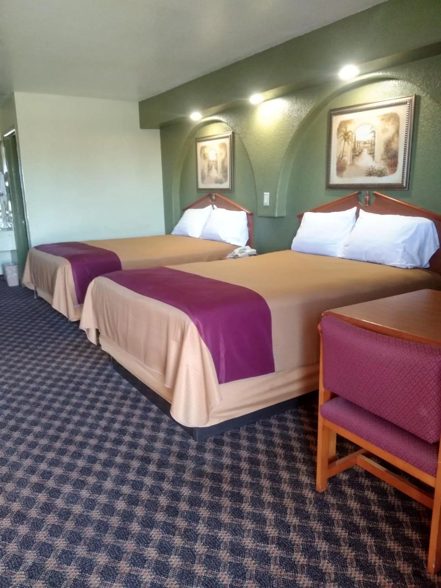 Bed in Budget Inn San Antonio Downtown I-10 East