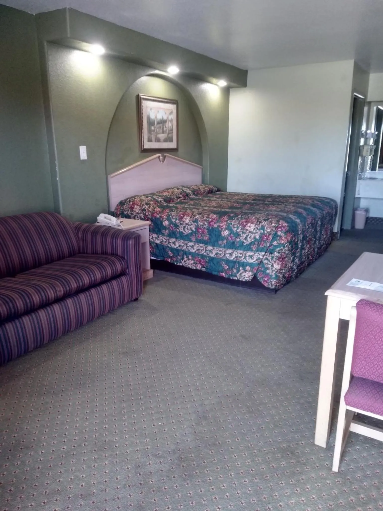 Bed in Budget Inn San Antonio Downtown I-10 East