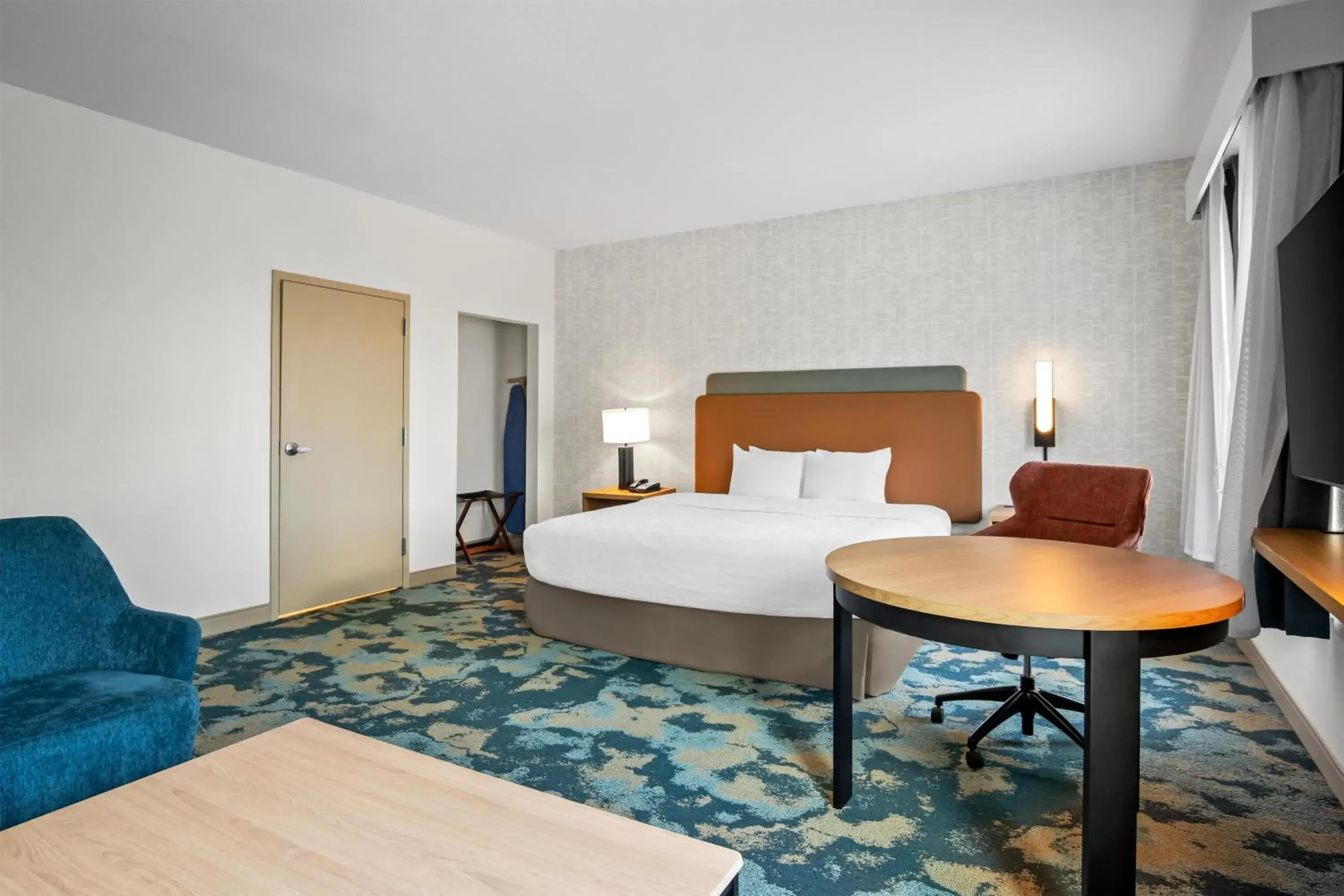 Bed in Hampton Inn and Suites Waxahachie Bed in Hampton Inn and Suites Waxahachie