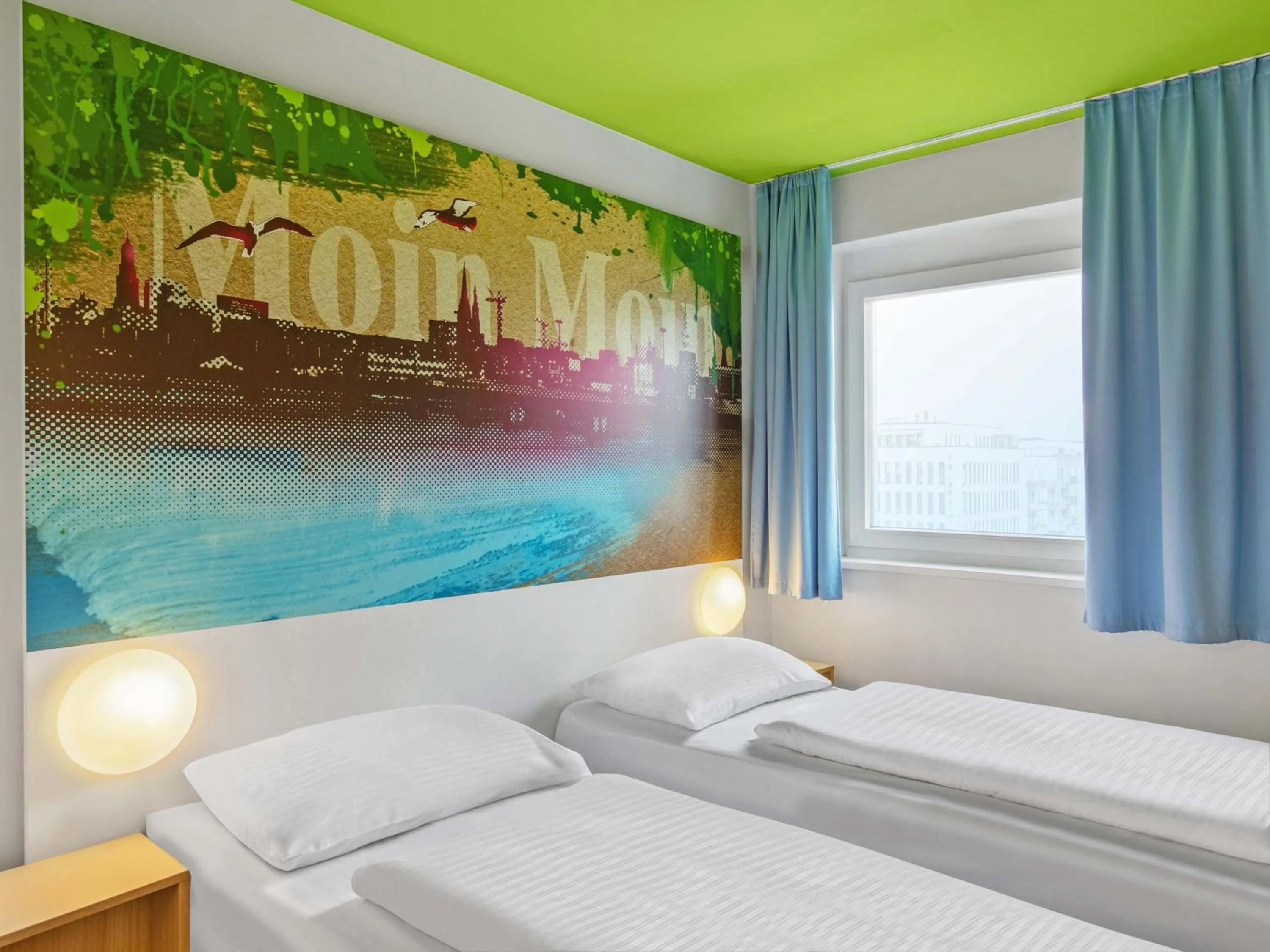 Photo of the whole room, Bed in B&B Hotel Hamburg-Wandsbek