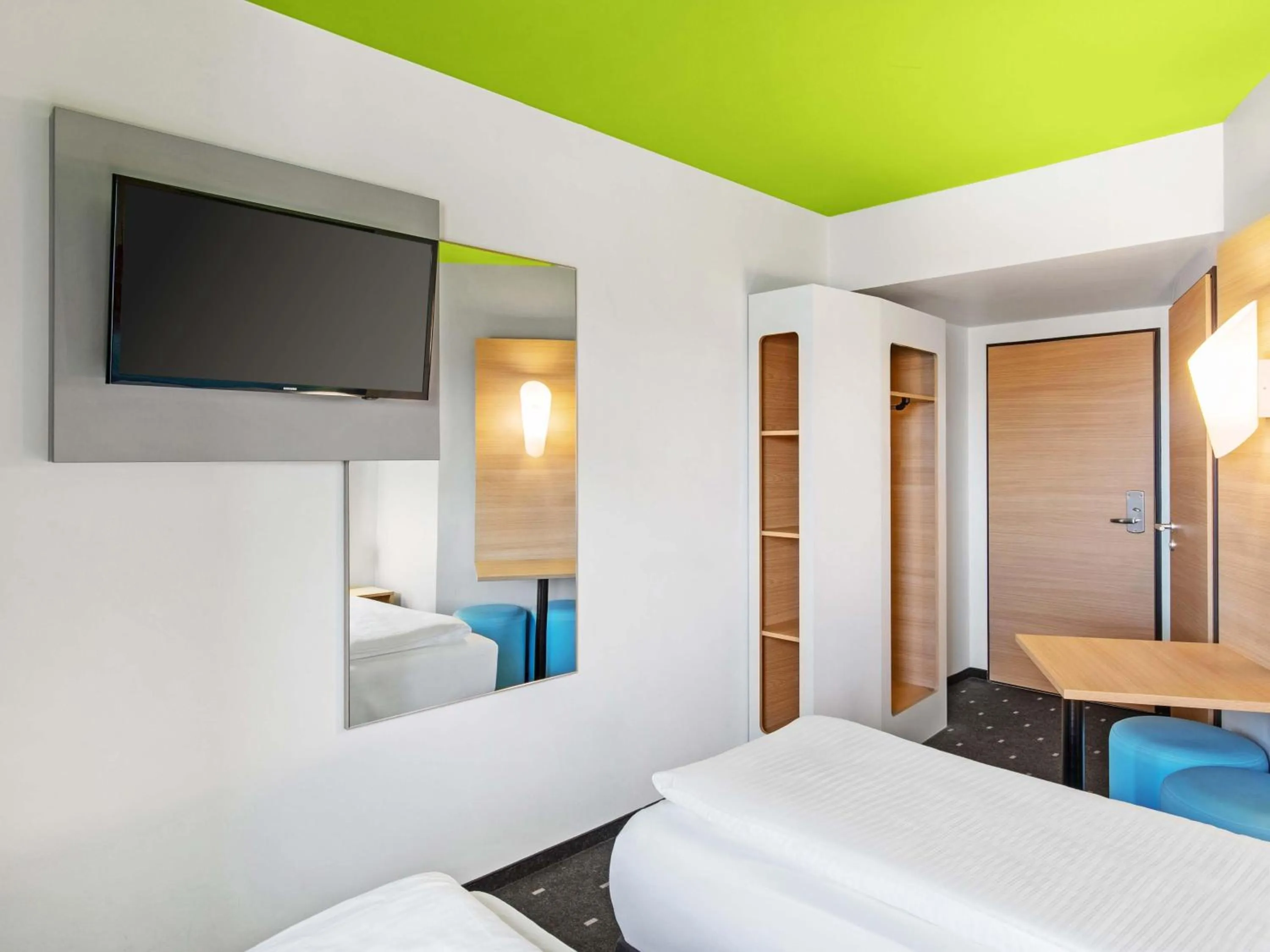 Photo of the whole room, Bed in B&B Hotel Hamburg-Wandsbek