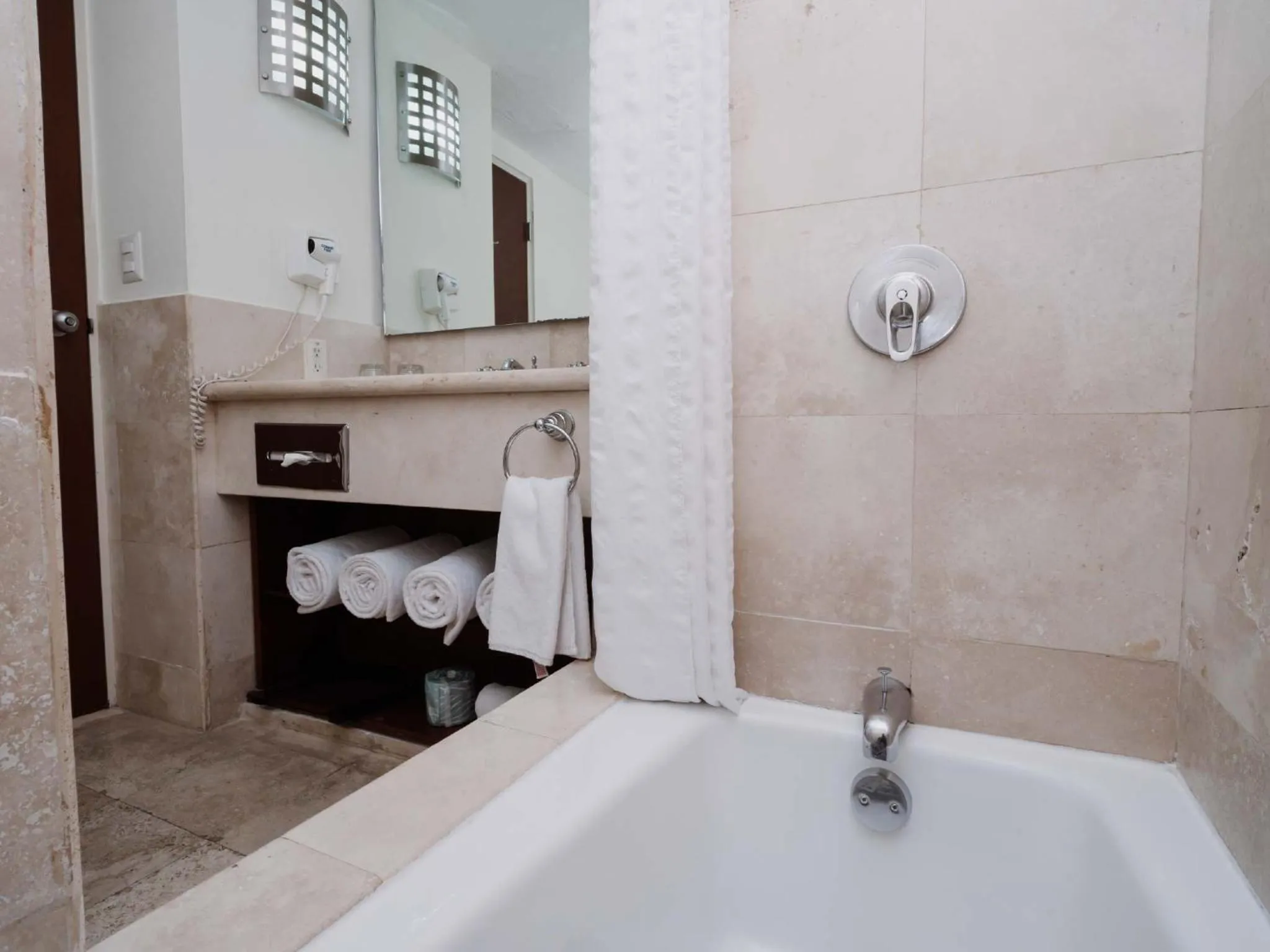 Bathroom in HS HOTSSON Hotel Tampico