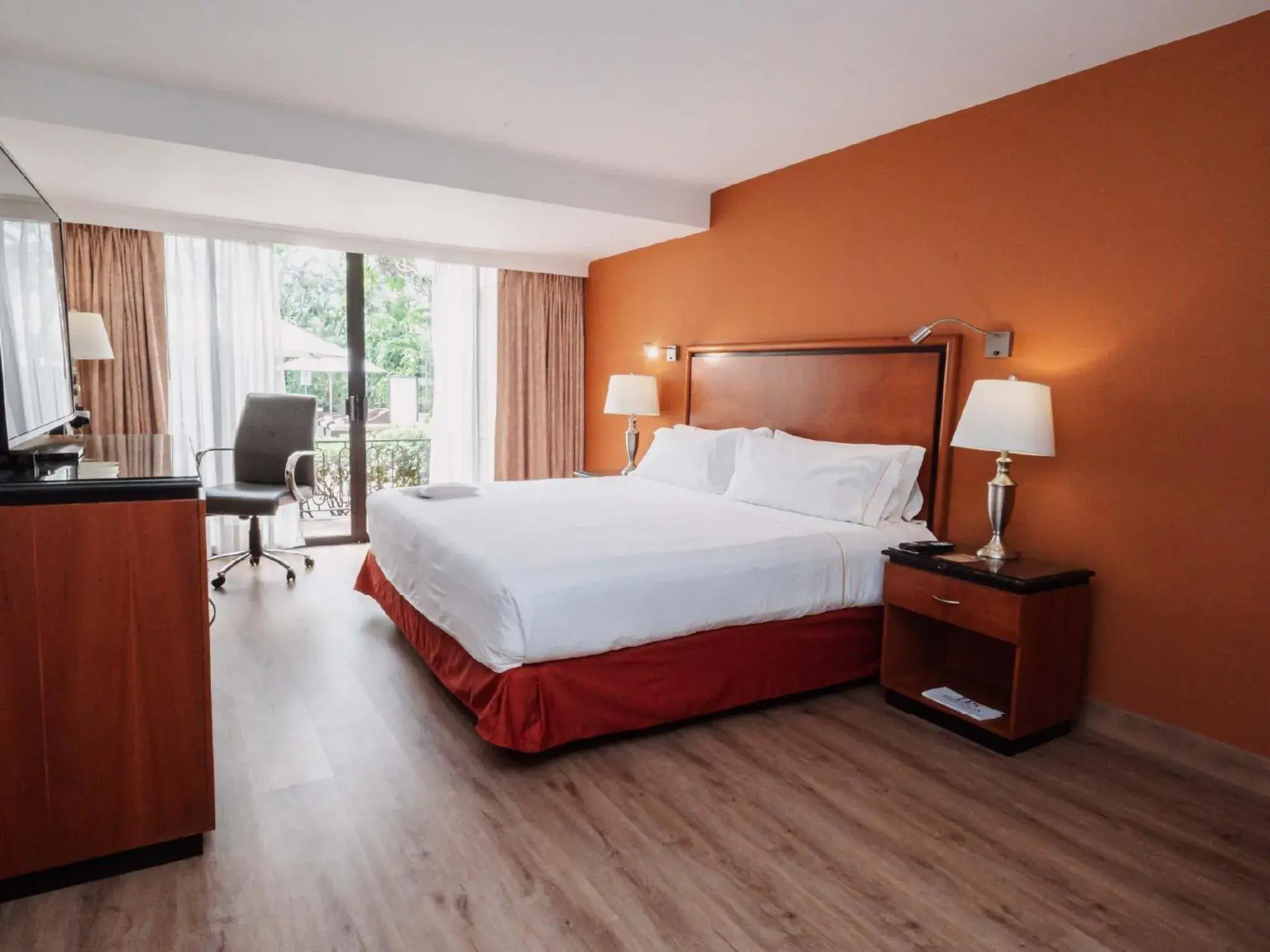 King Room with Pool View in HS HOTSSON Hotel Tampico King Room with Pool View in HS HOTSSON Hotel Tampico