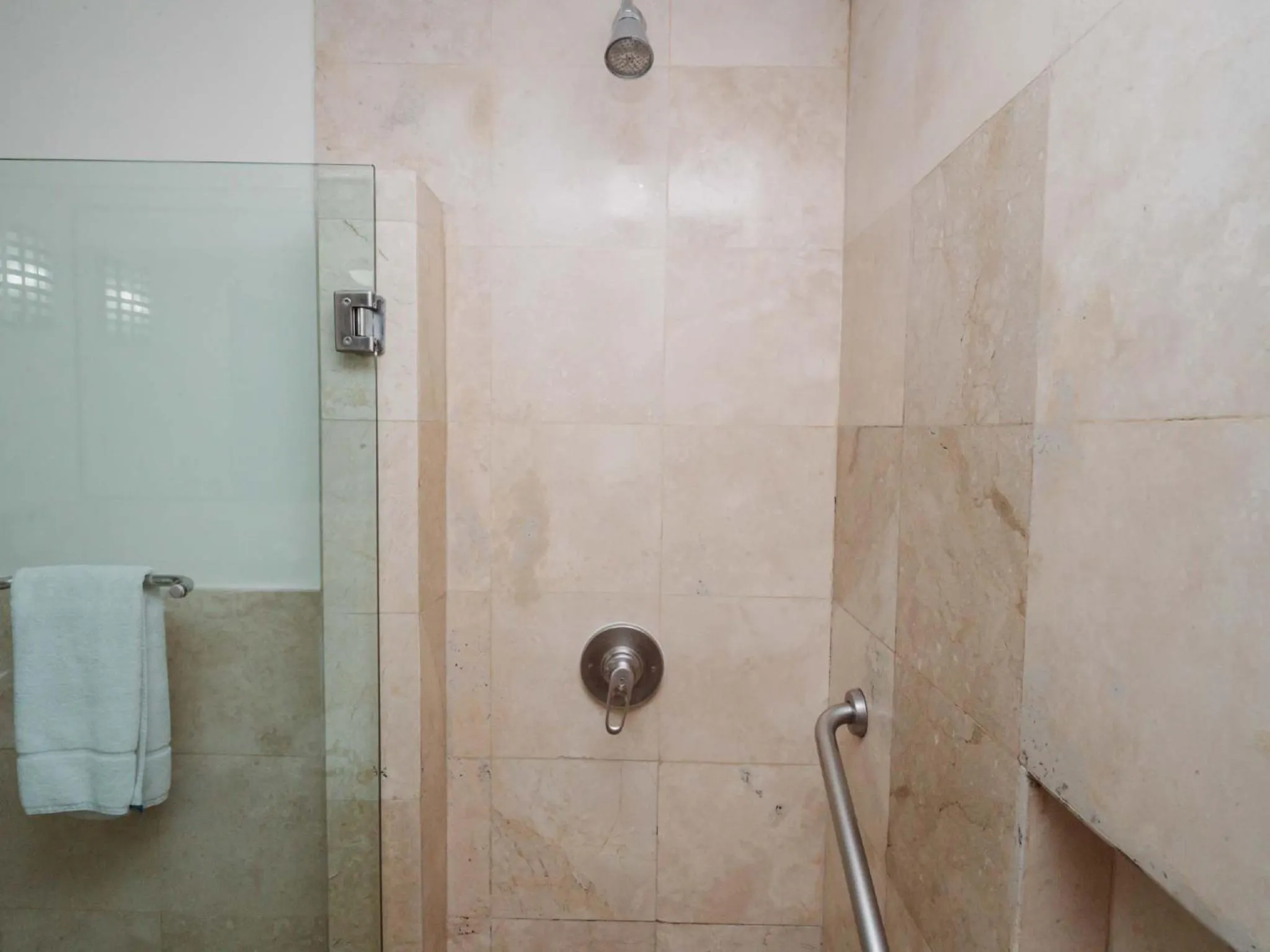 Shower in HS HOTSSON Hotel Tampico