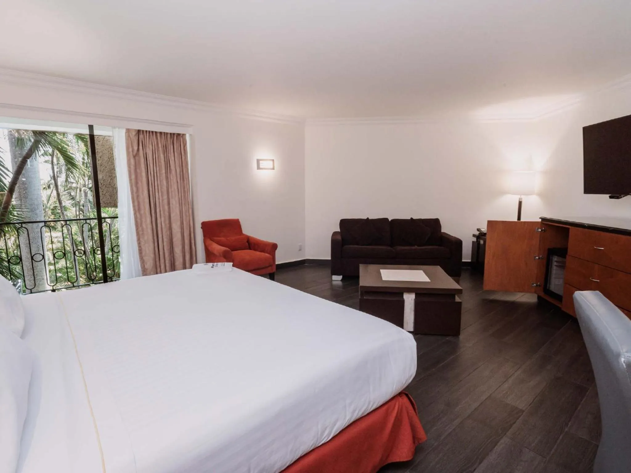 Communal lounge/ TV room, Bed in HS HOTSSON Hotel Tampico