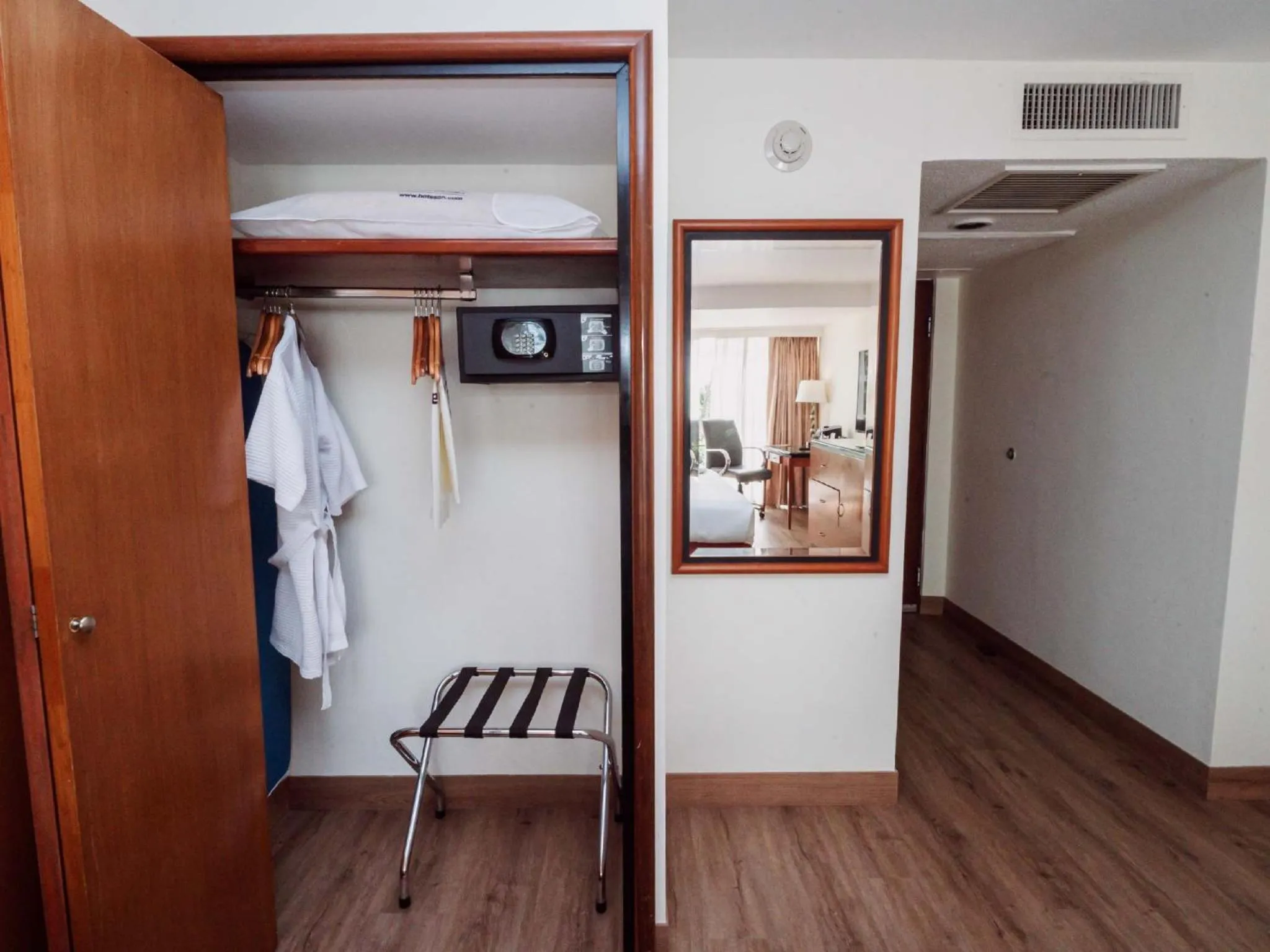 TV and multimedia in HS HOTSSON Hotel Tampico