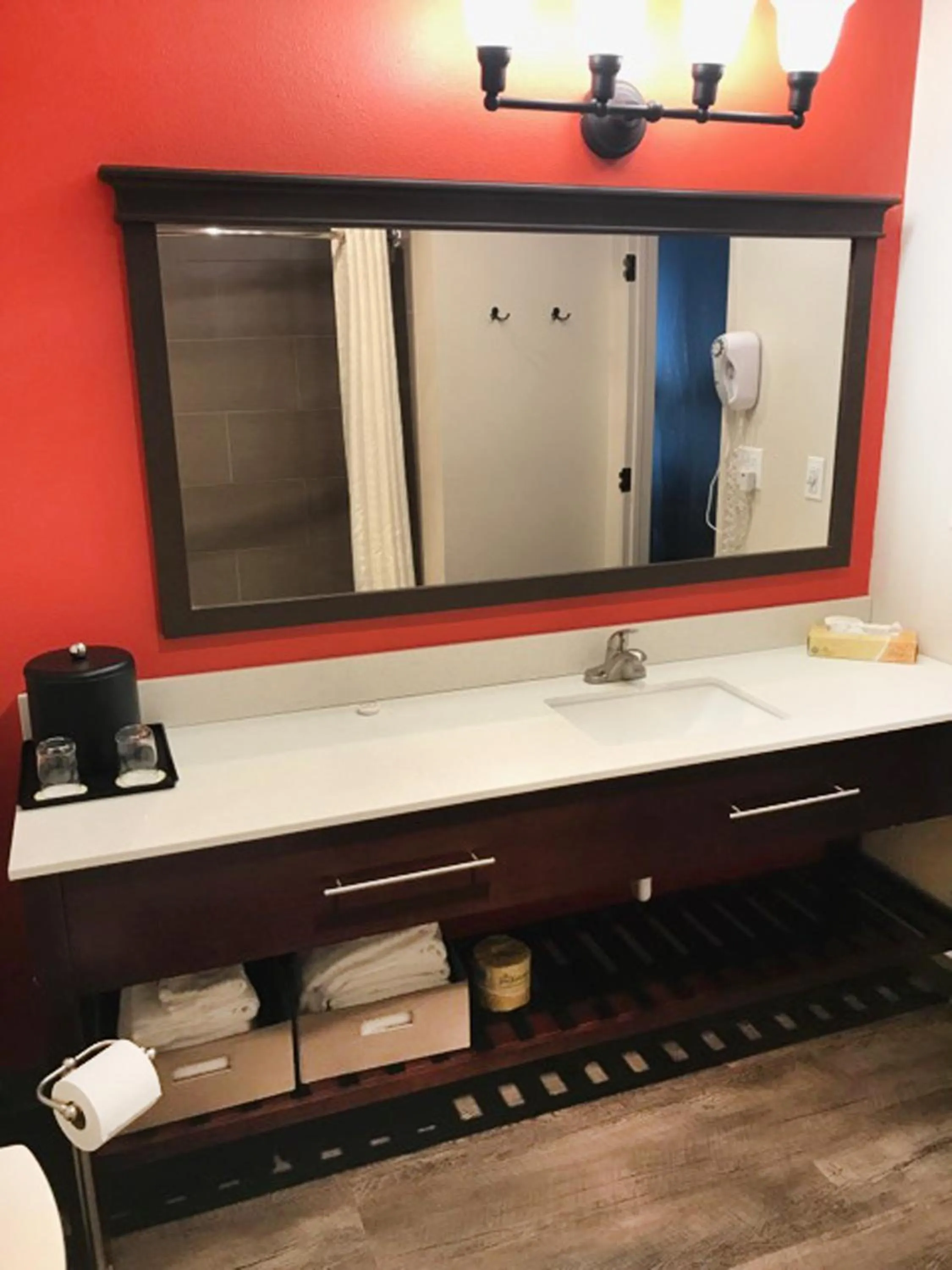 Bathroom in Coast Inn at Lake Hood