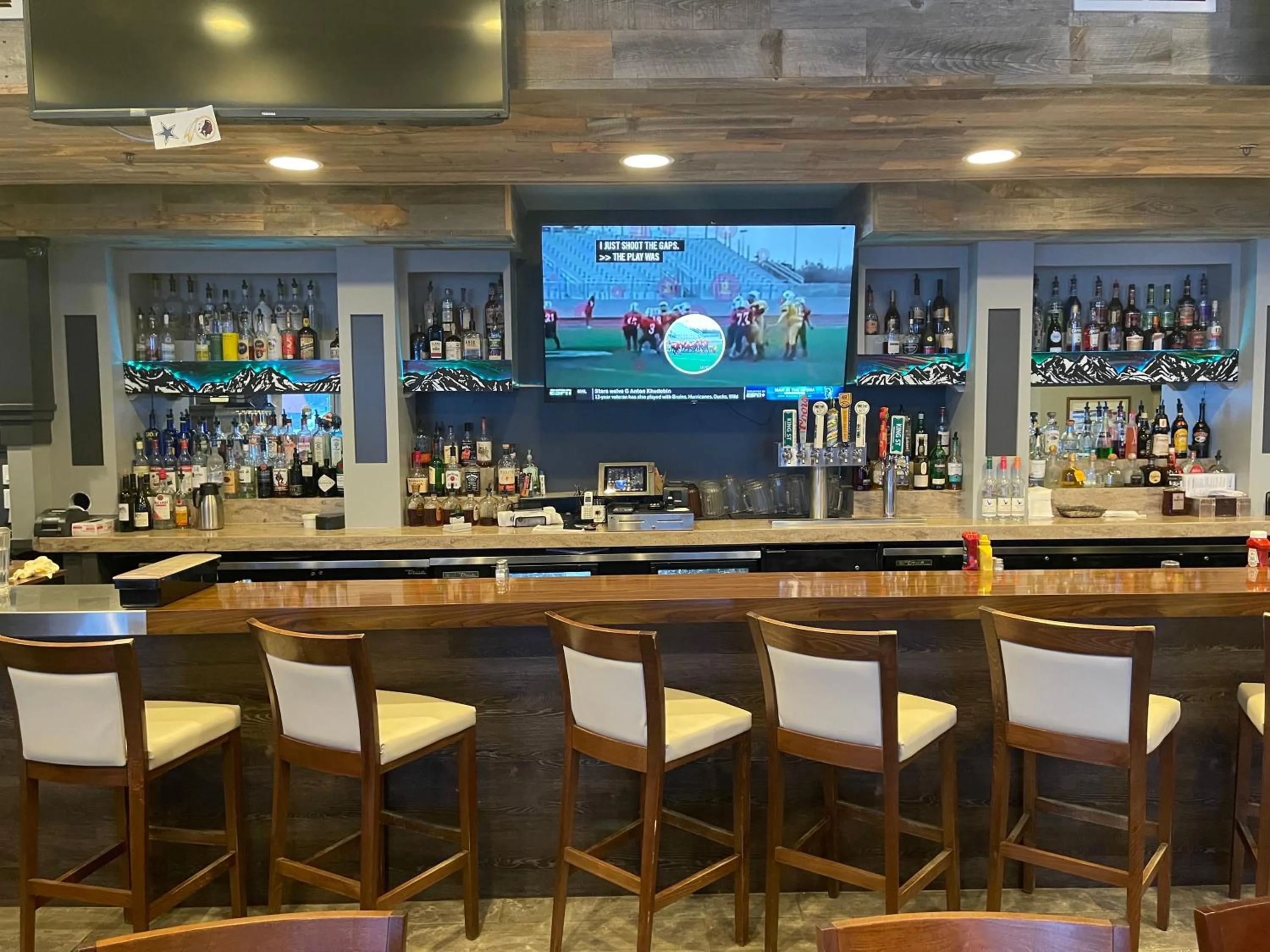 Lounge or bar in Coast Inn at Lake Hood