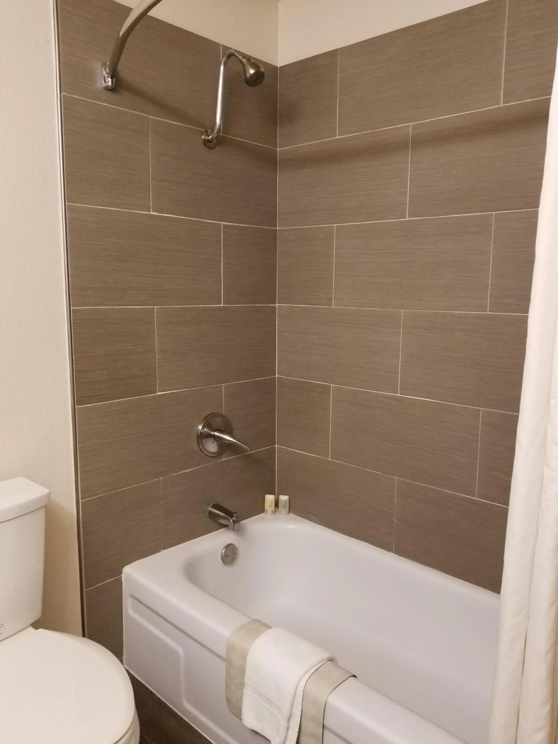 Shower in Coast Inn at Lake Hood