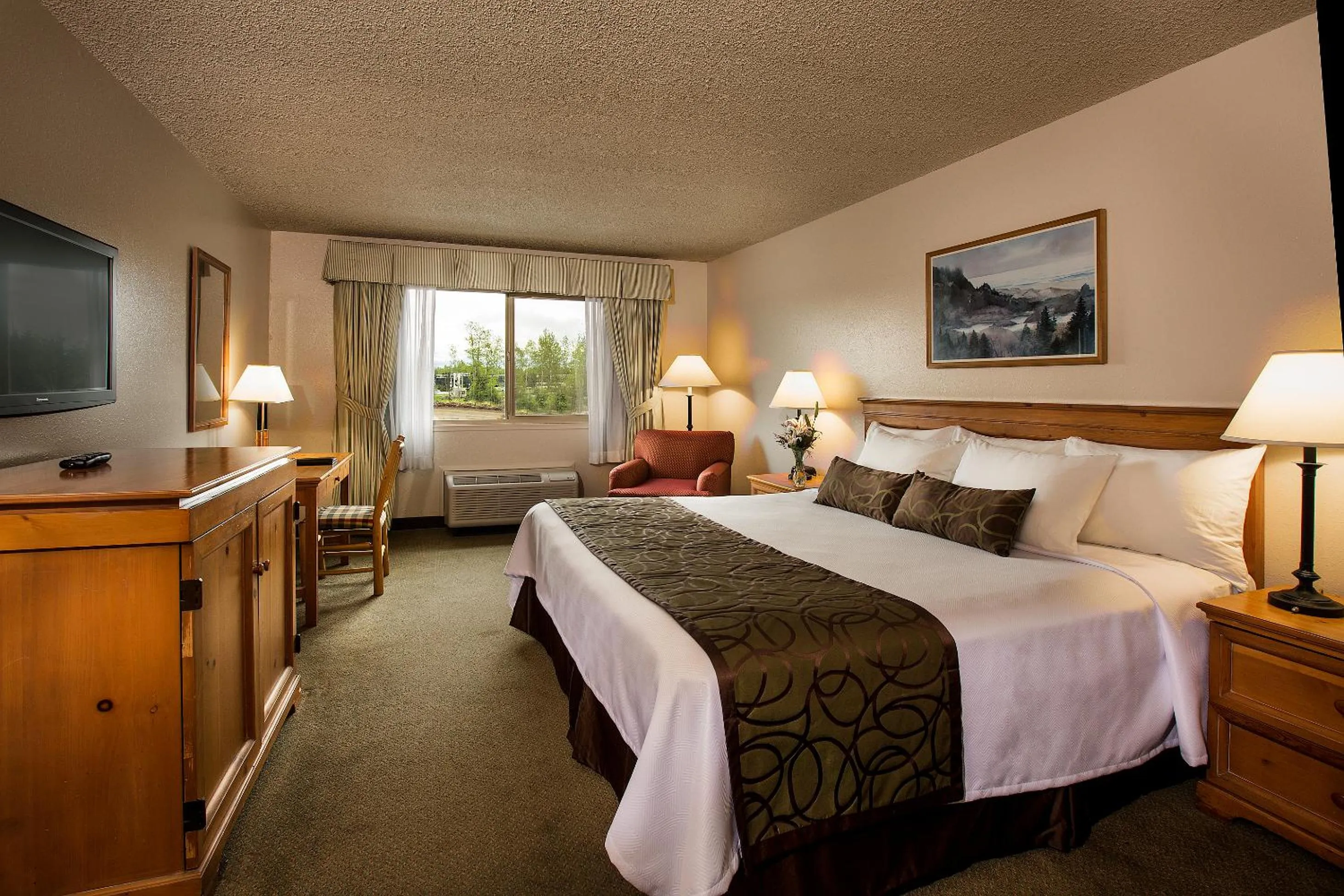 Photo of the whole room, Bed in Coast Inn at Lake Hood