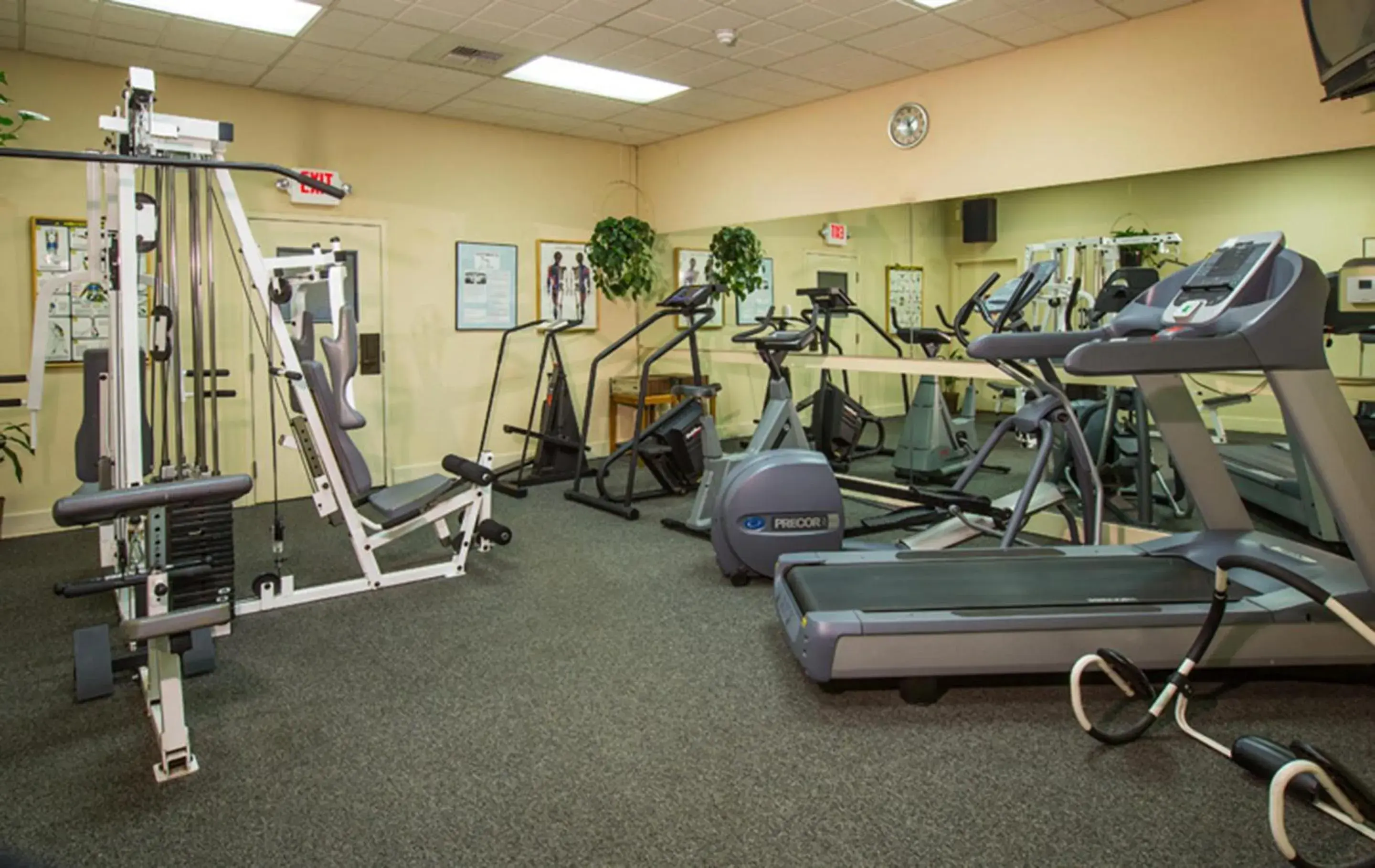 Fitness centre/facilities in Coast Inn at Lake Hood Fitness centre/facilities in Coast Inn at Lake Hood
