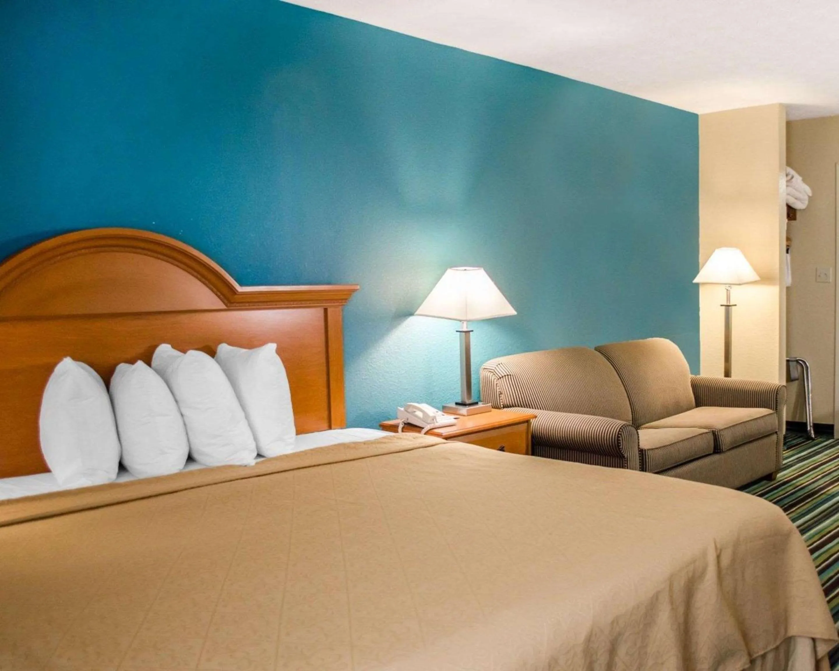 Bedroom, Bed in Quality Inn & Suites Medina - Akron West