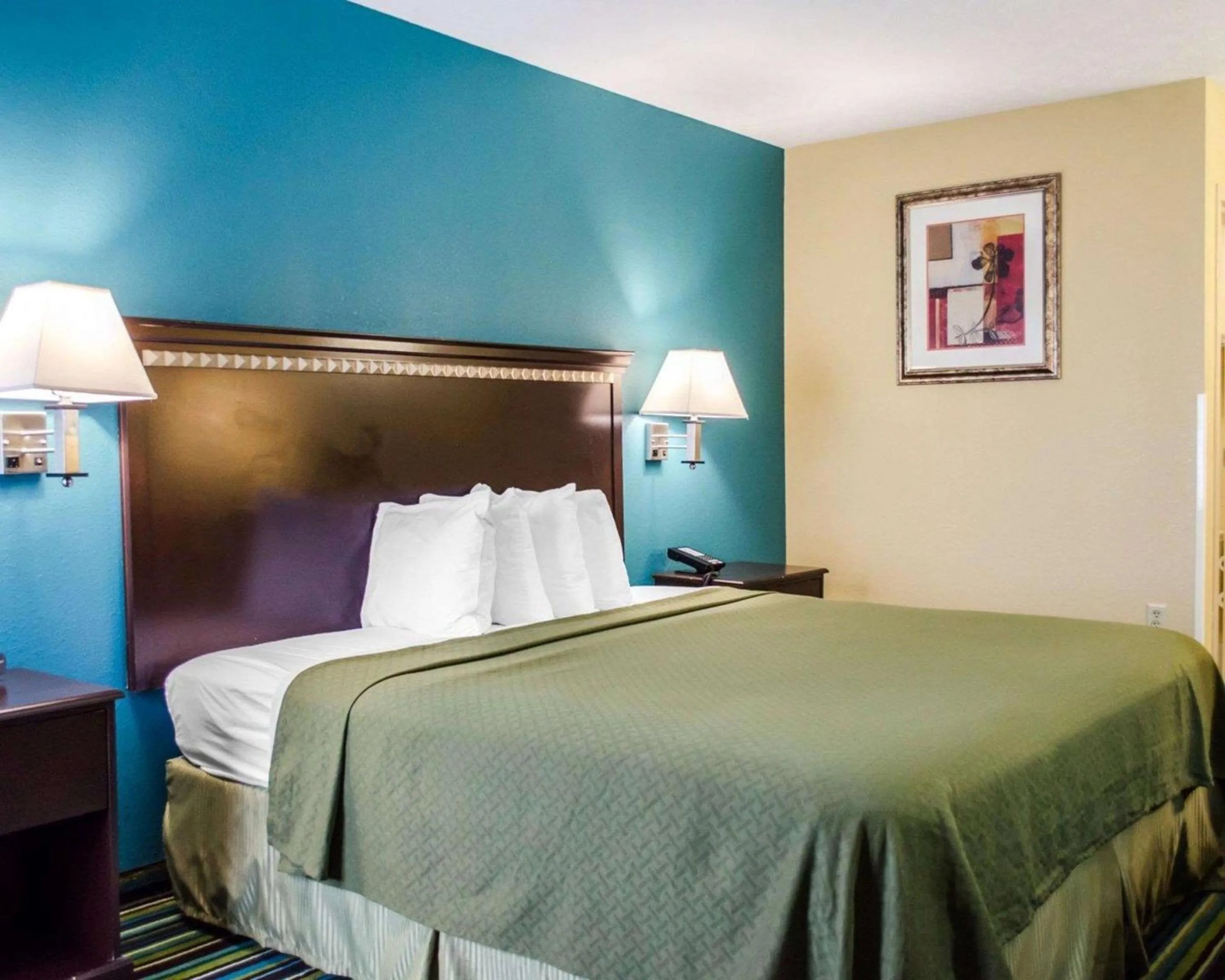 Bedroom, Bed in Quality Inn & Suites Medina - Akron West
