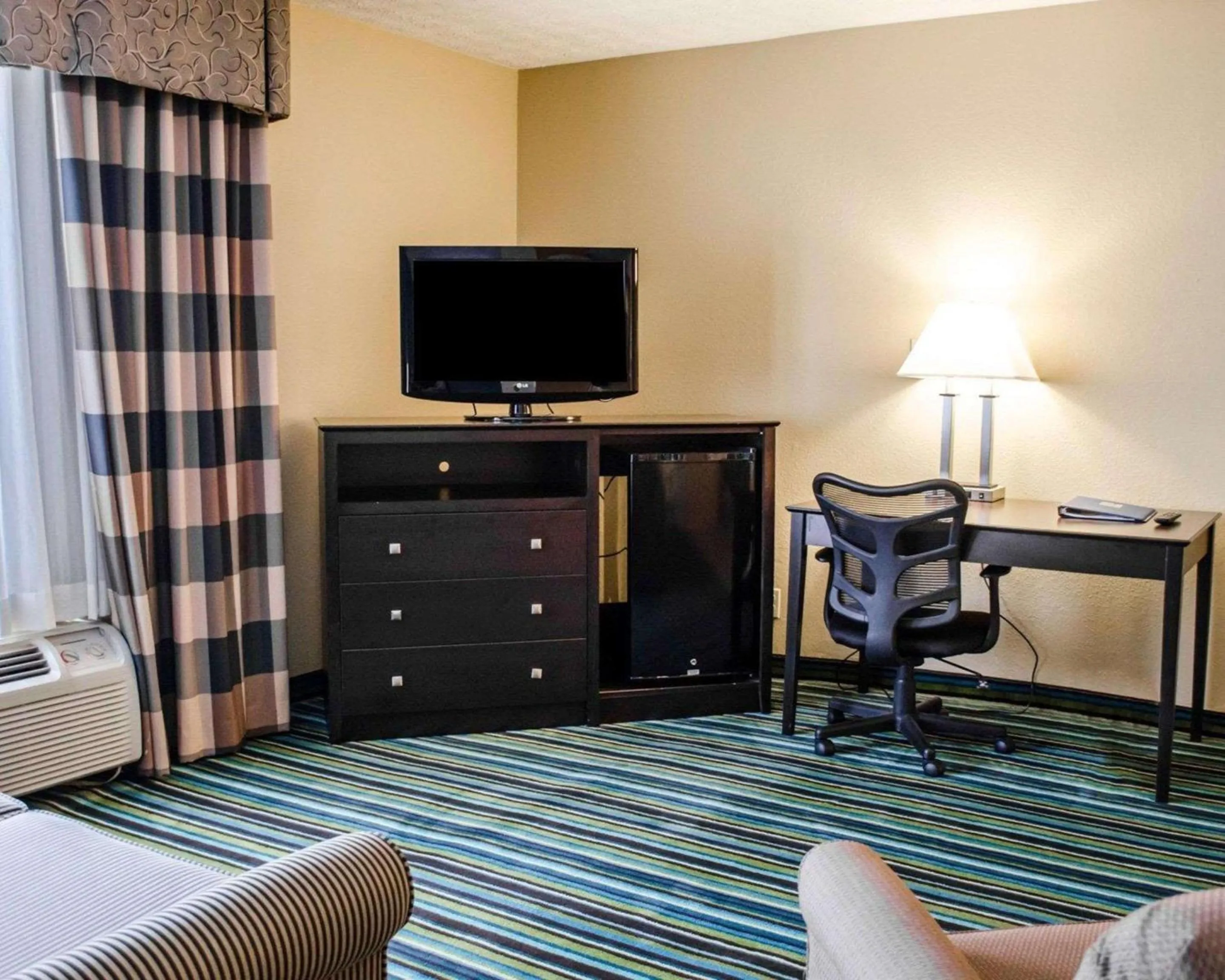 Bedroom, Bed in Quality Inn & Suites Medina - Akron West