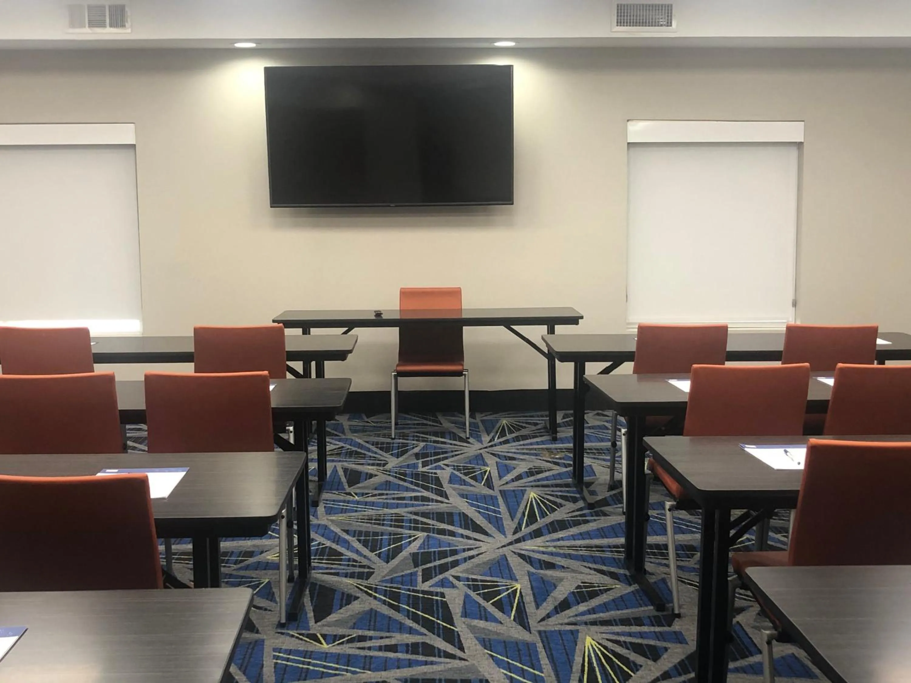 Meeting/conference room in Holiday Inn Express Hillsboro I-35 by IHG