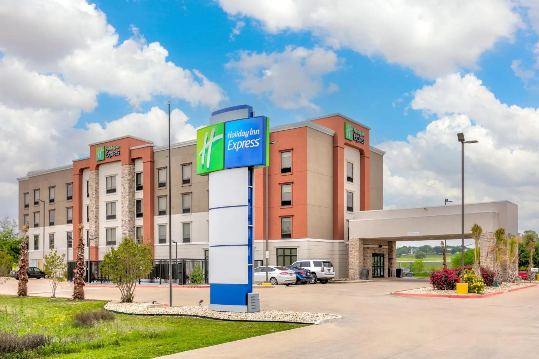 Property building in Holiday Inn Express Hillsboro I-35 by IHG