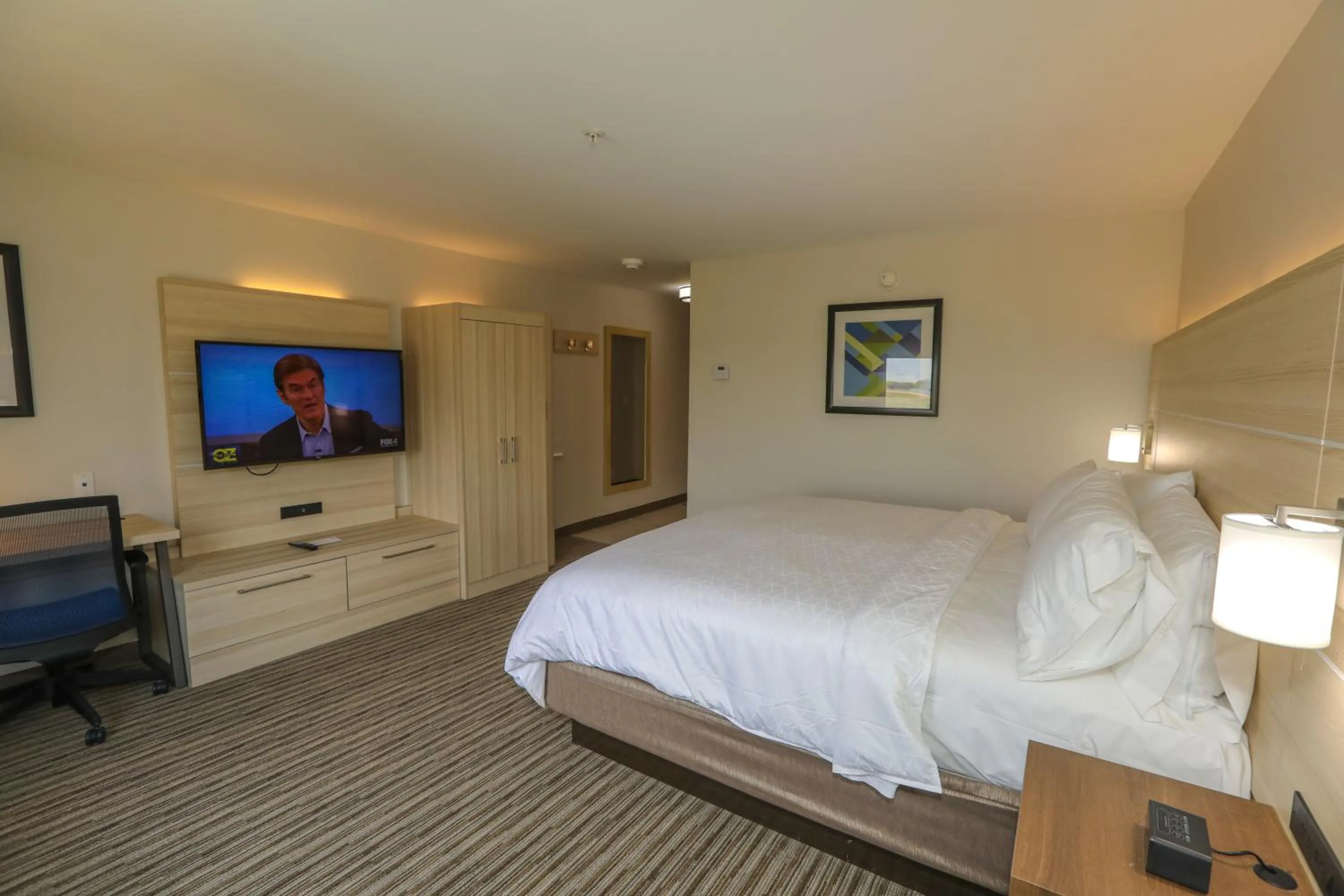 Bedroom, Bed in Holiday Inn Express Hillsboro I-35 by IHG