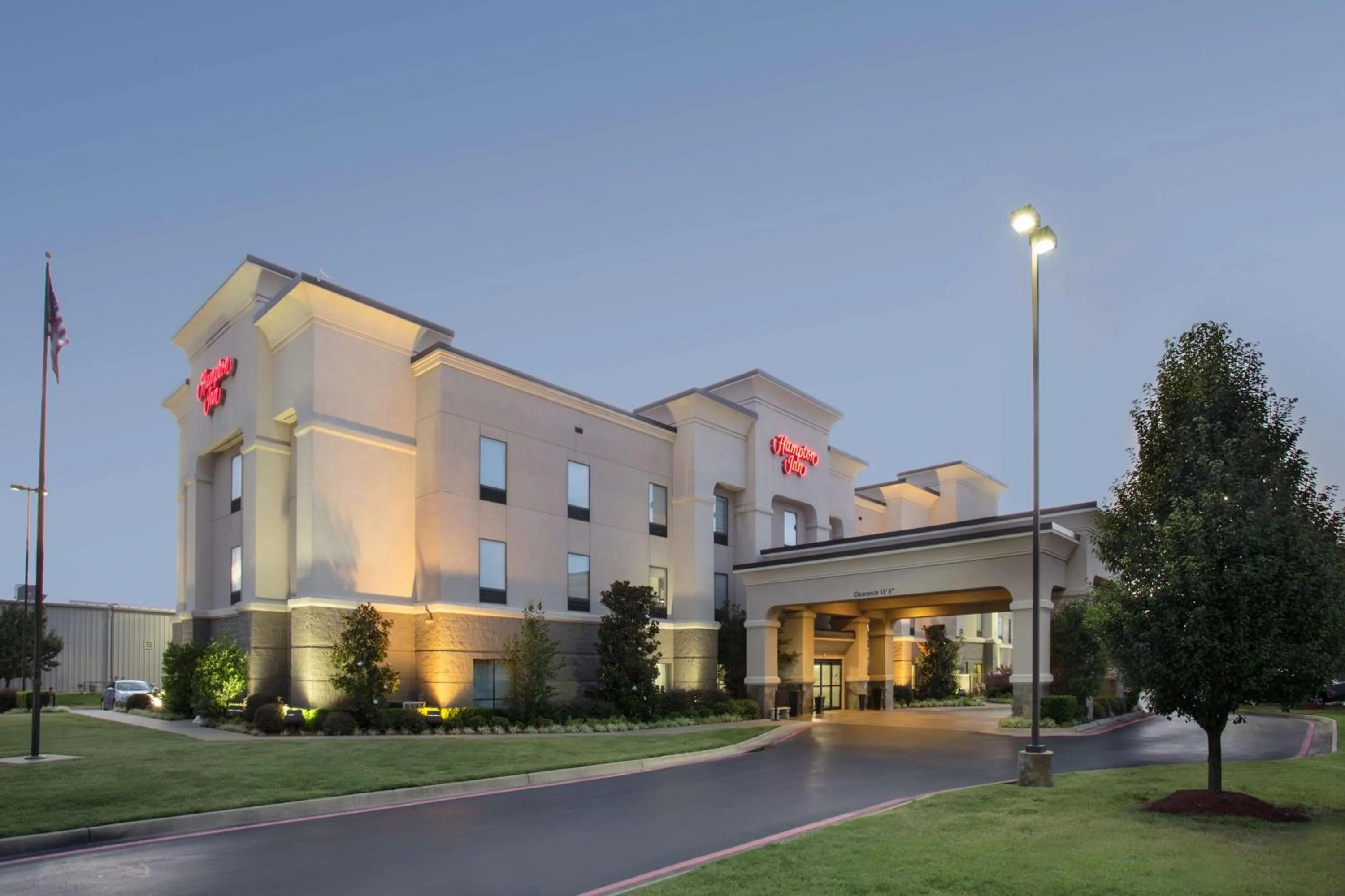 Property building in Hampton Inn Siloam Springs
