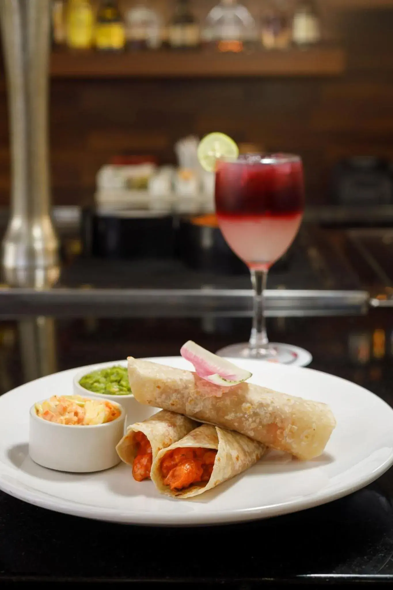 Lounge or bar in Real Inn Tijuana by Camino Real Hoteles Lounge or bar in Real Inn Tijuana by Camino Real Hoteles