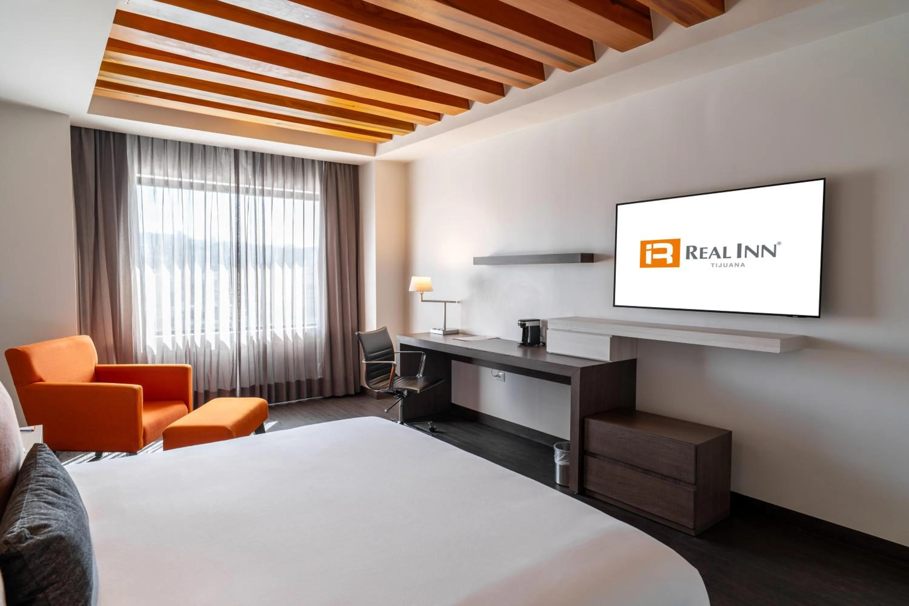 Bed in Real Inn Tijuana by Camino Real Hoteles