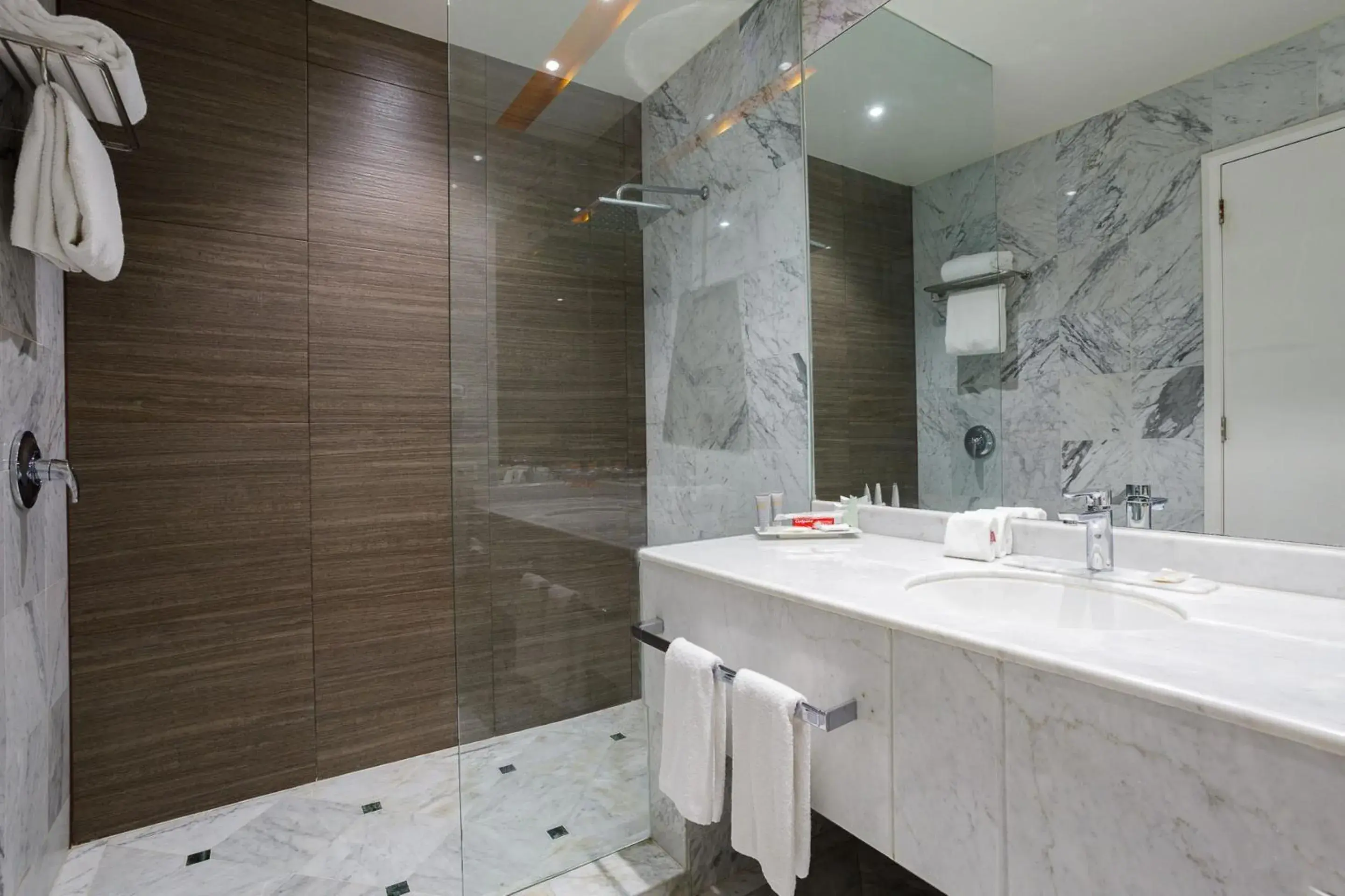 Photo of the whole room in Real Inn Tijuana by Camino Real Hoteles Photo of the whole room in Real Inn Tijuana by Camino Real Hoteles