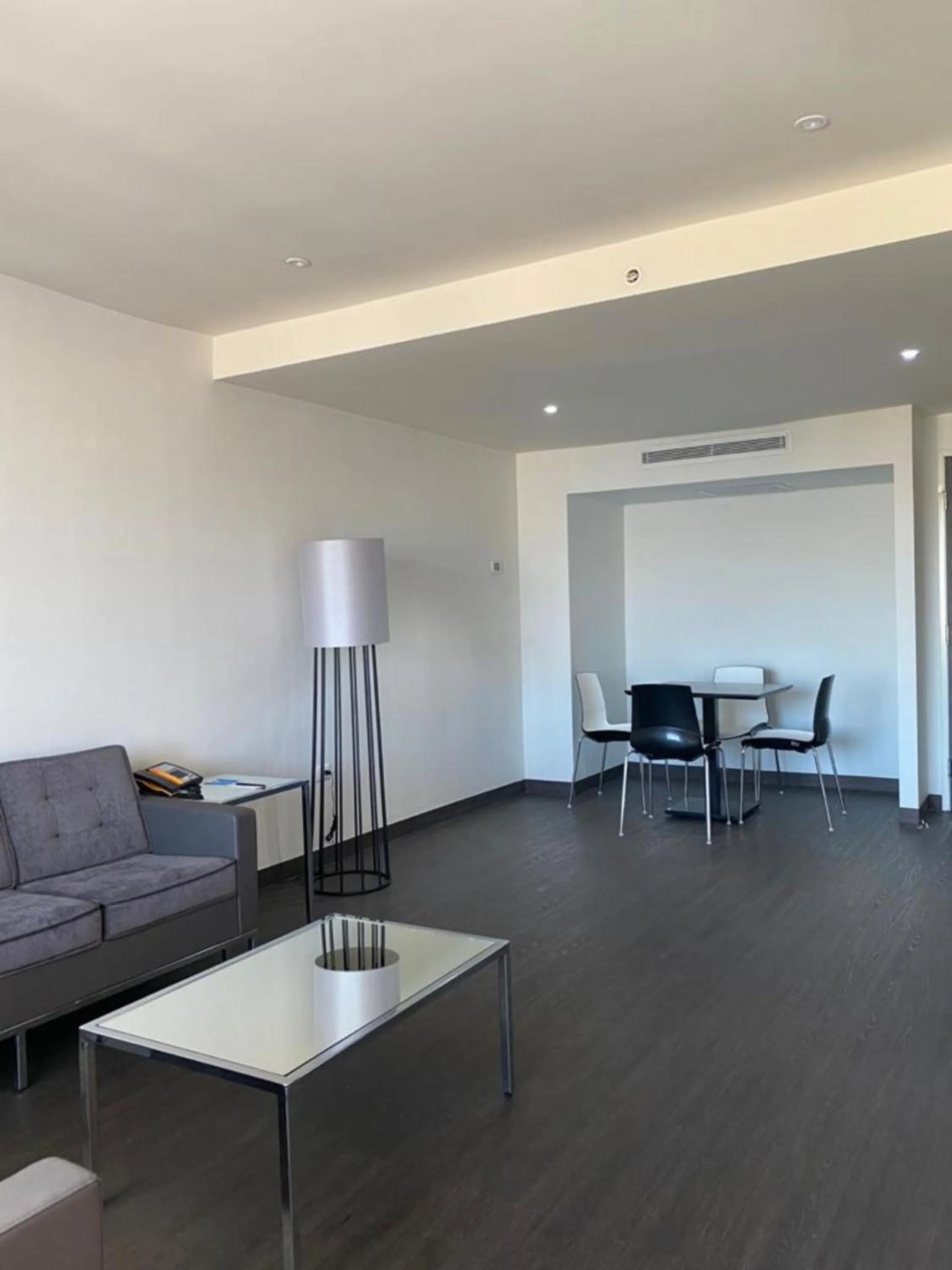 Photo of the whole room in Real Inn Tijuana by Camino Real Hoteles