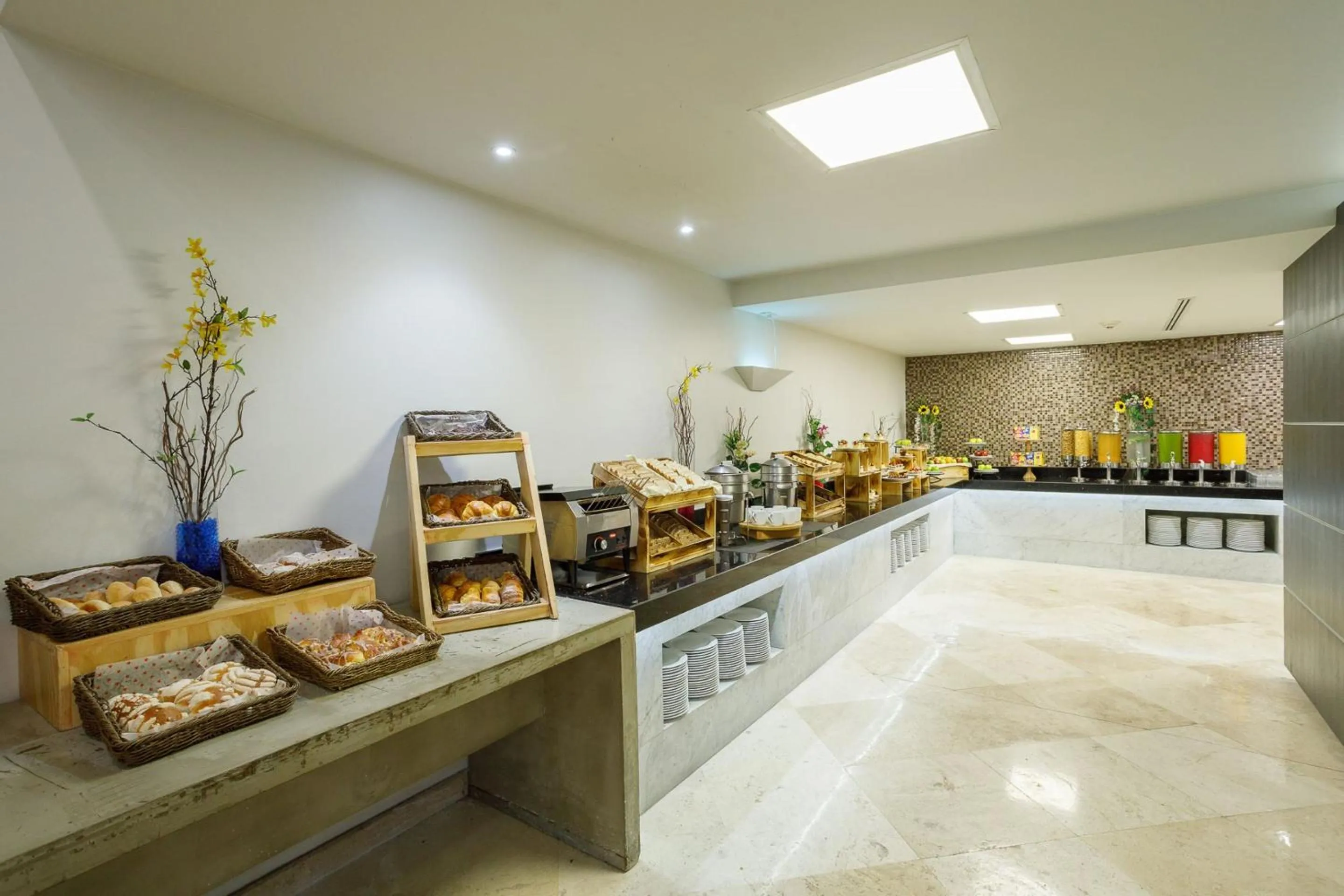 Buffet breakfast in Real Inn Tijuana by Camino Real Hoteles