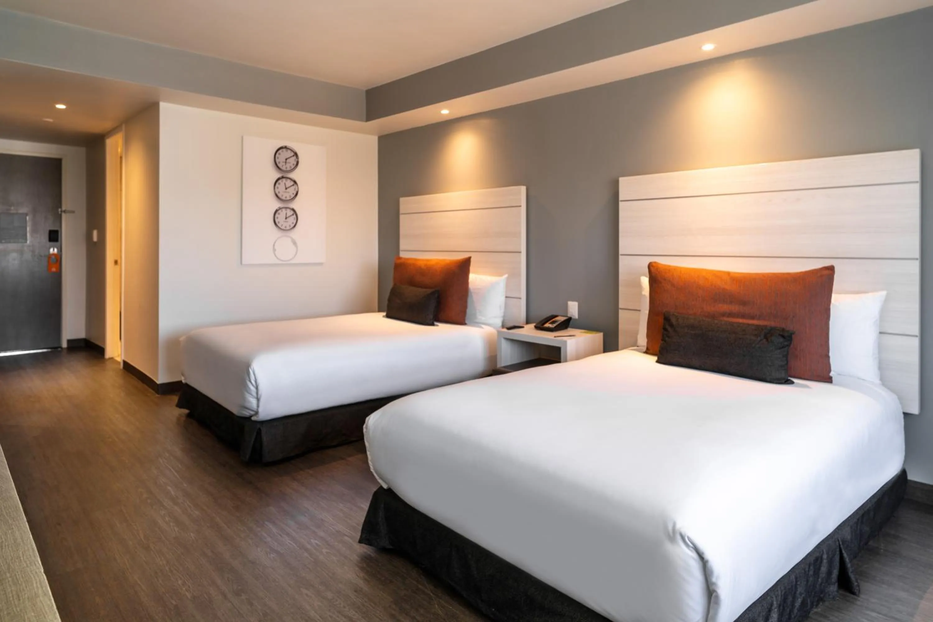 Bed in Real Inn Tijuana by Camino Real Hoteles