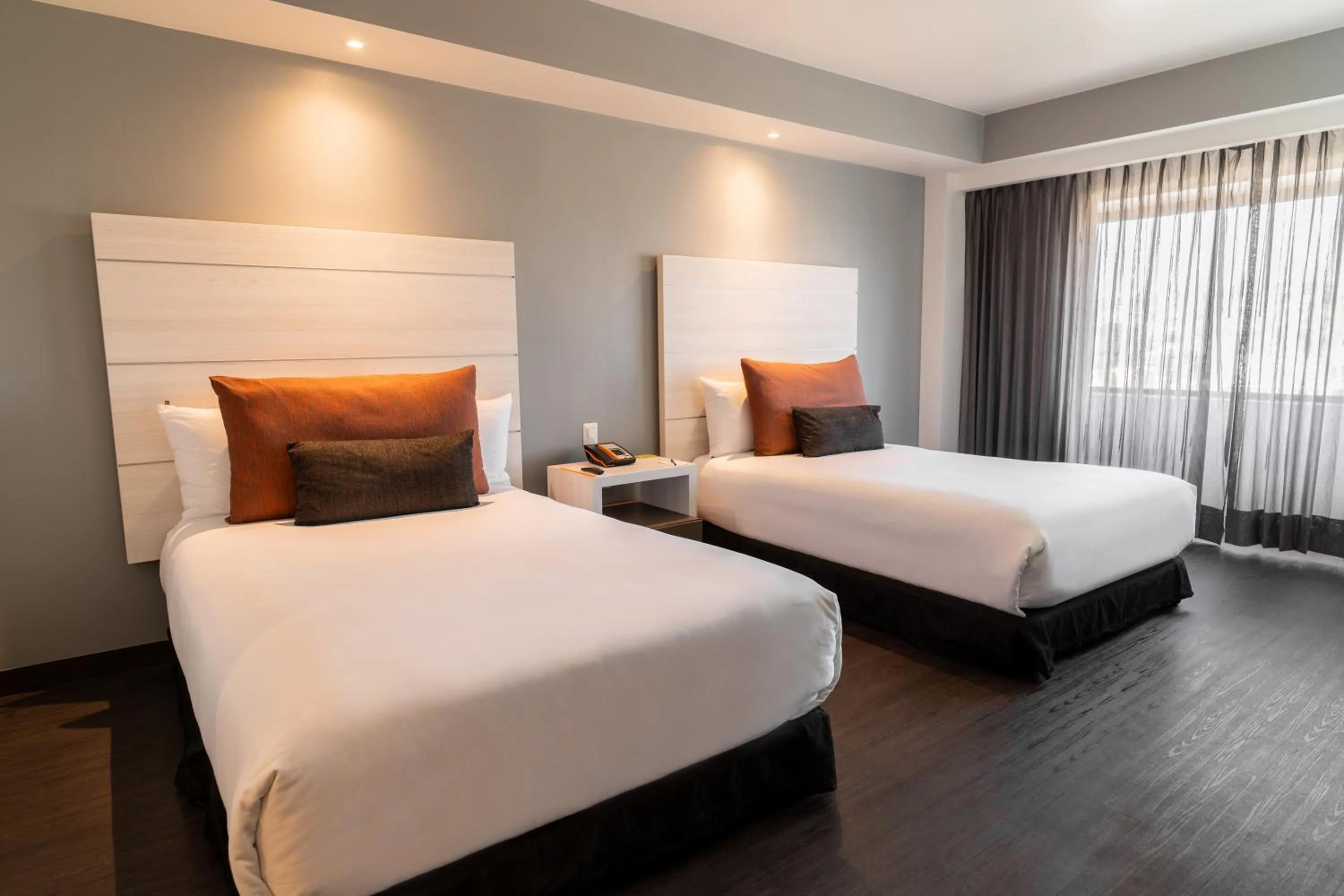 Bed in Real Inn Tijuana by Camino Real Hoteles