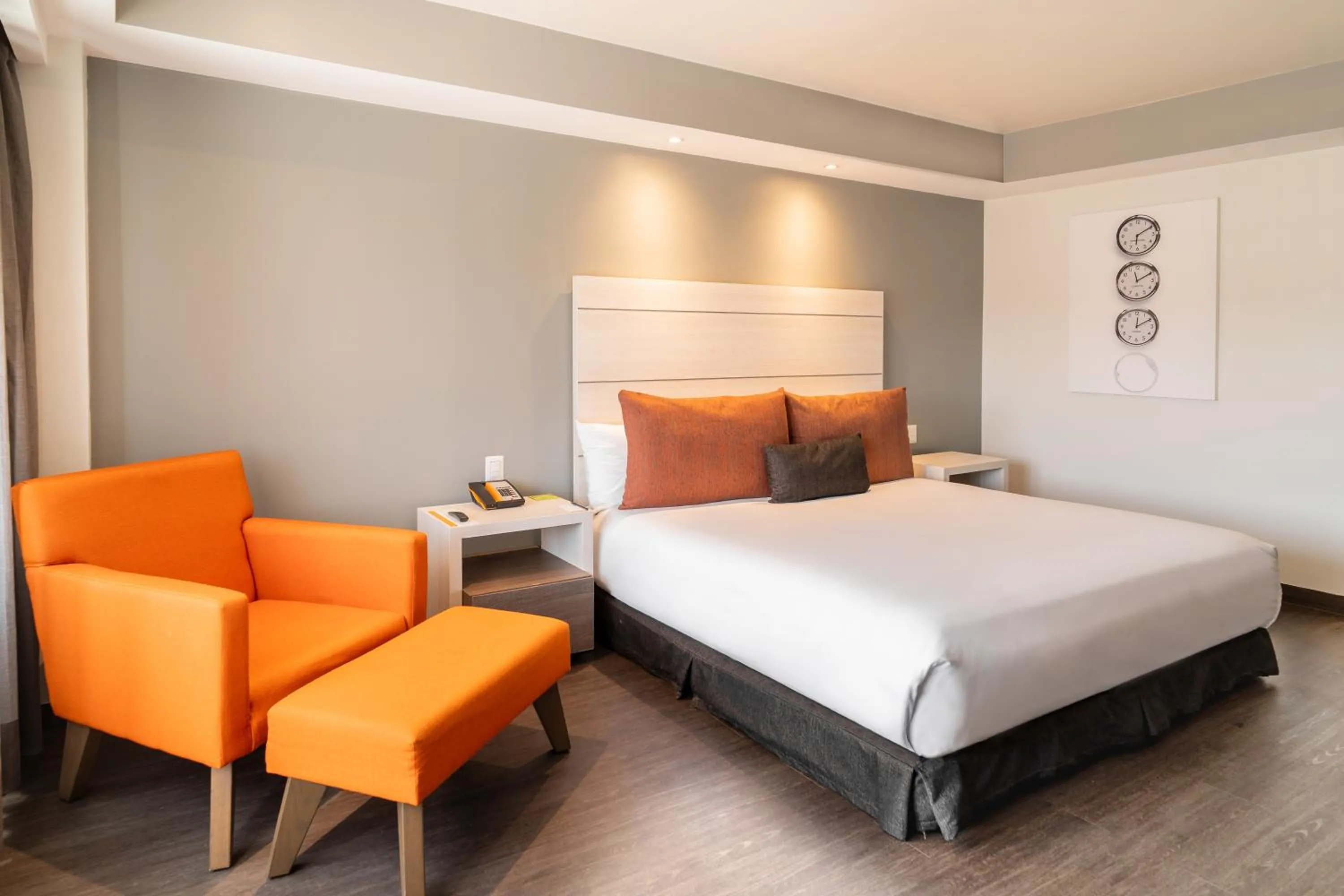 Bed in Real Inn Tijuana by Camino Real Hoteles