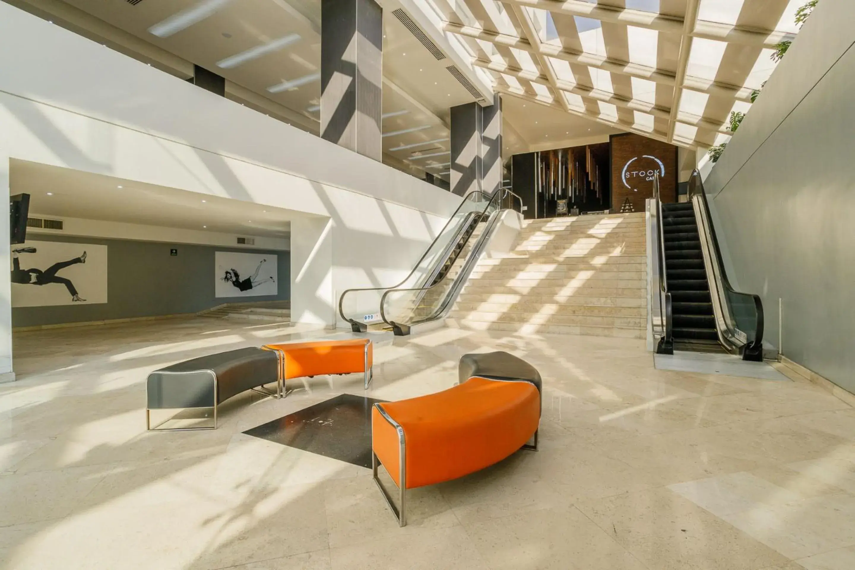 Lobby or reception in Real Inn Tijuana by Camino Real Hoteles Lobby or reception in Real Inn Tijuana by Camino Real Hoteles