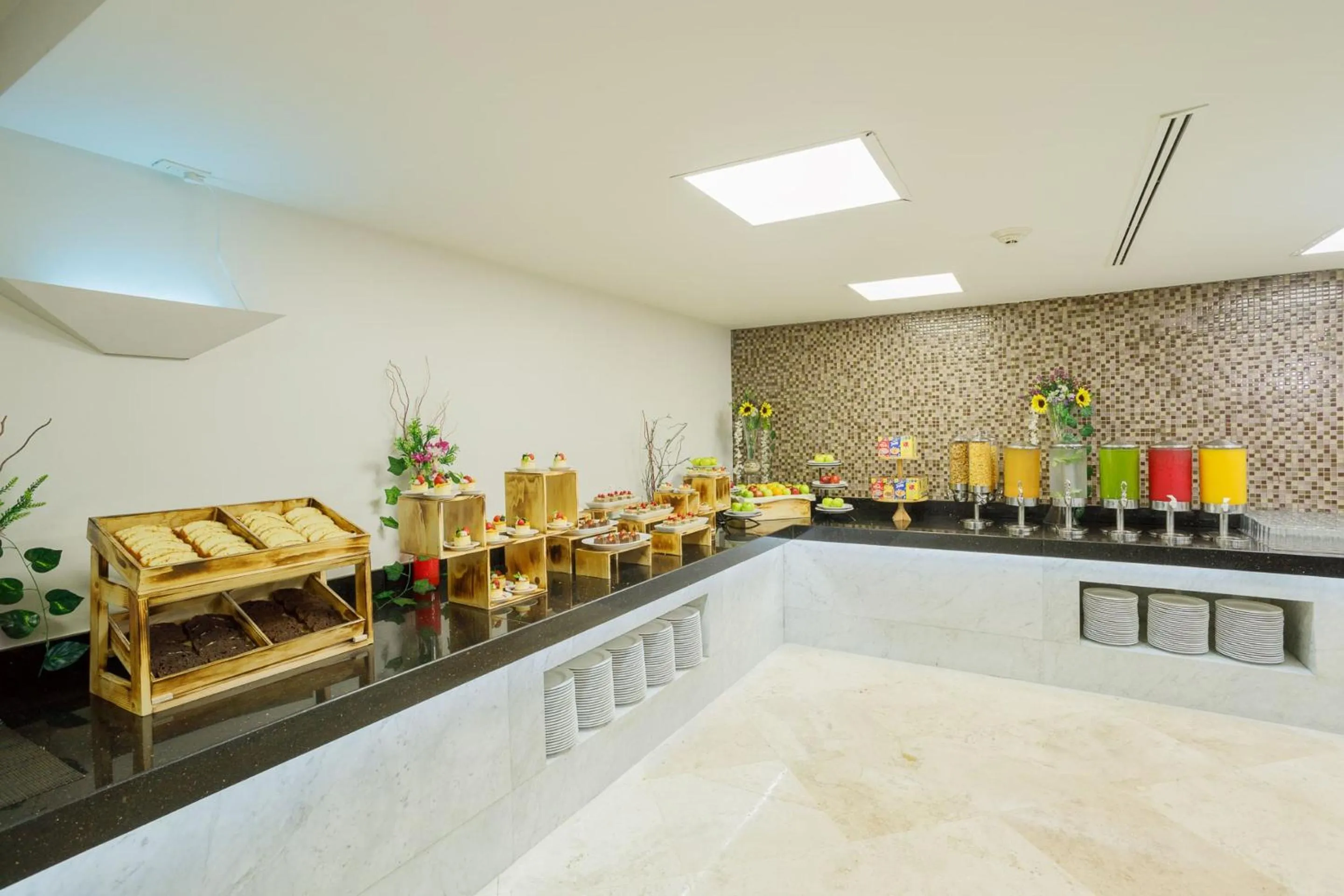 Buffet breakfast in Real Inn Tijuana by Camino Real Hoteles