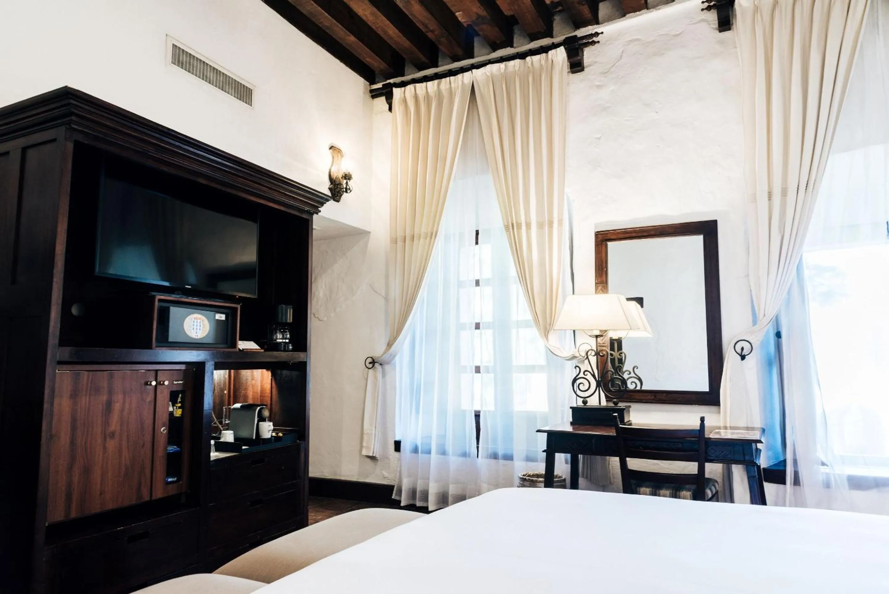 Bedroom, Bed in Quinta Real Oaxaca