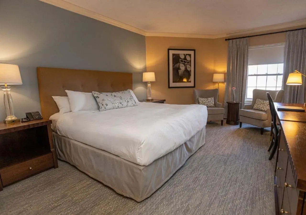 Traditional Queen Room in Queens Landing Traditional Queen Room in Queens Landing